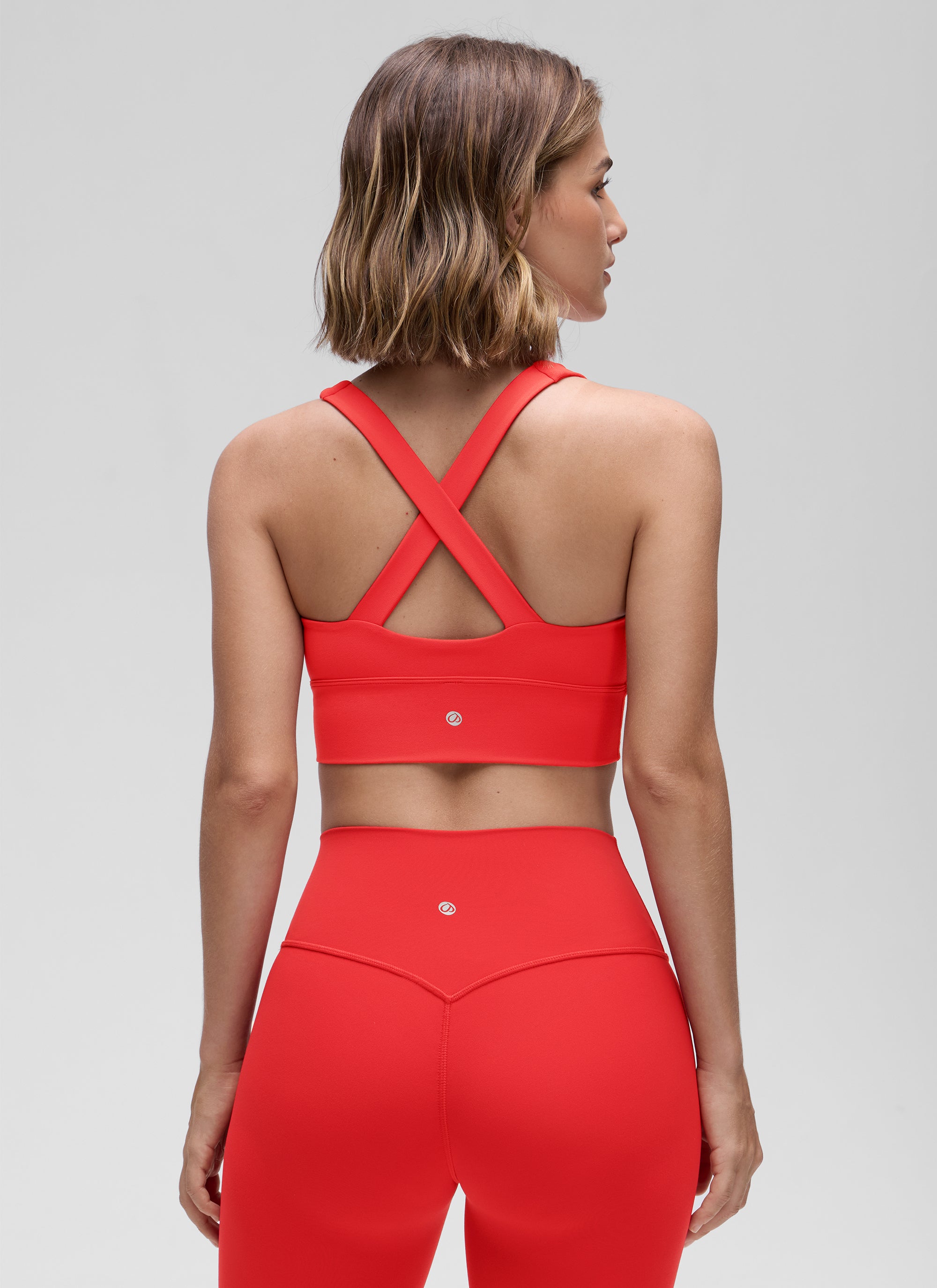 Sujetador de yoga de sujeción ligera con cuello en V y fruncido Butterluxe para mujer Rojo Oscuro