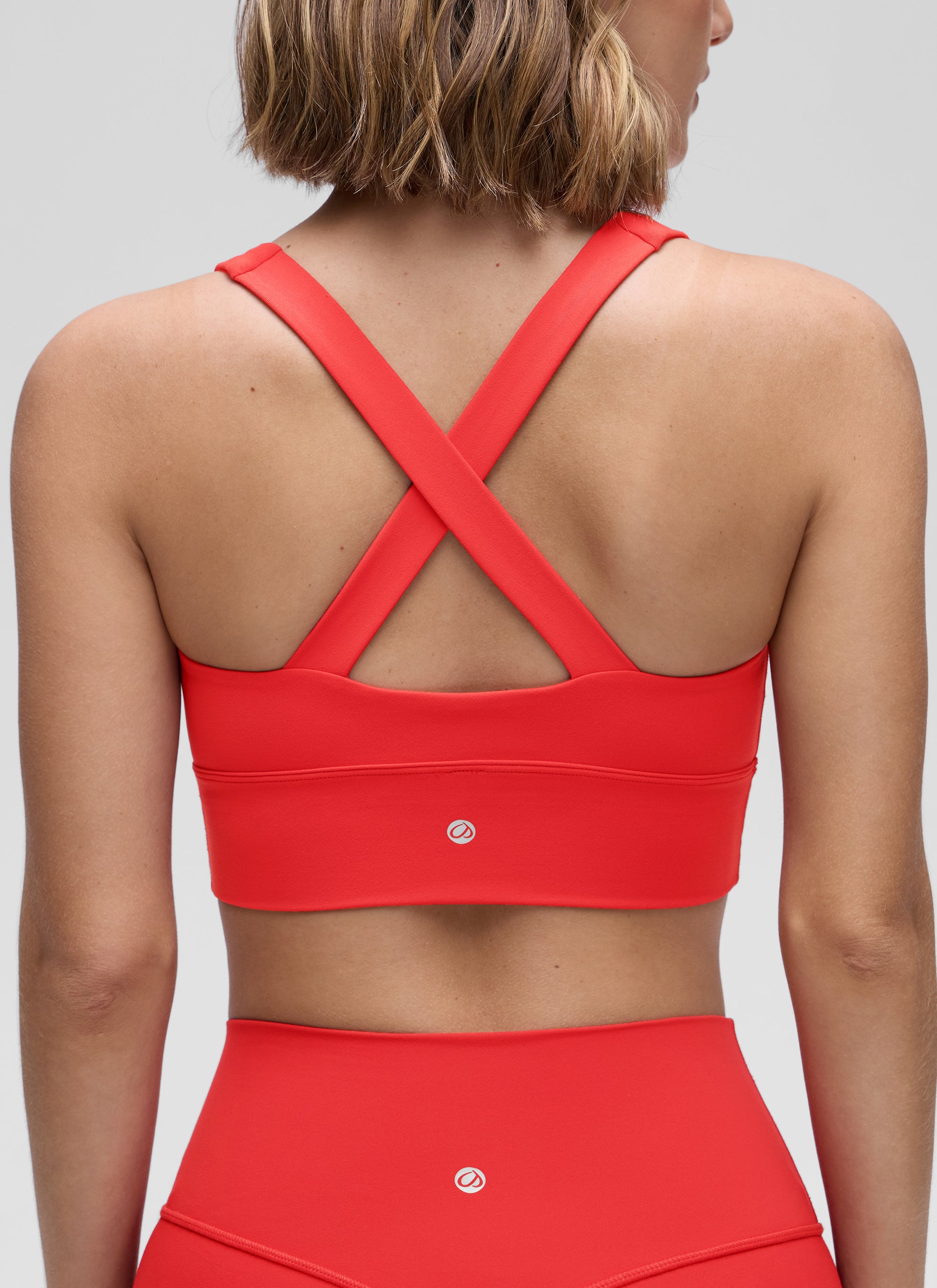 Sujetador de yoga de sujeción ligera con cuello en V y fruncido Butterluxe para mujer Rojo Oscuro