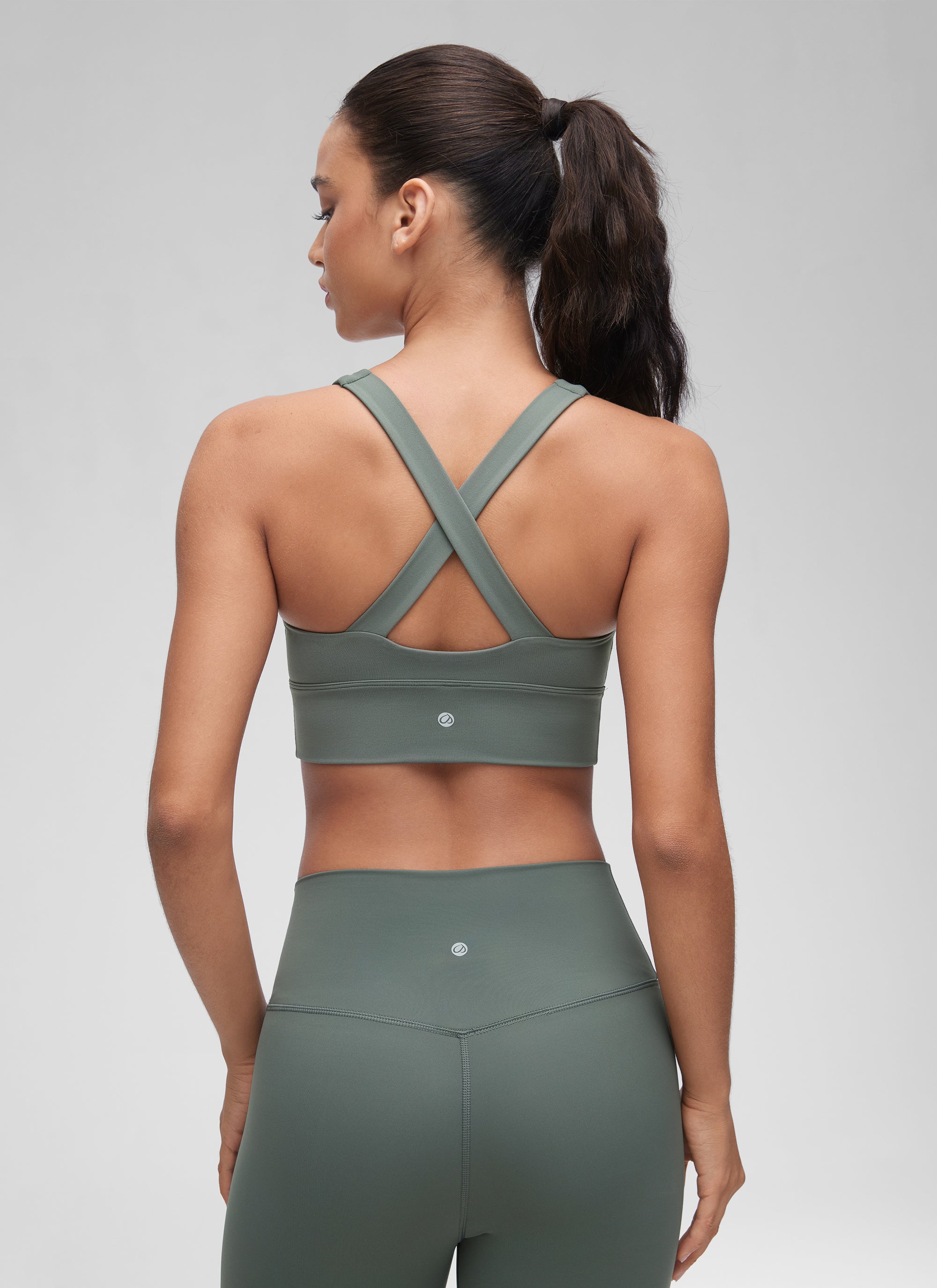 CRZ YOGA Sujetador de soporte ligero con cuello en V fruncido para yoga Butterluxe de mujer, Salvia gris