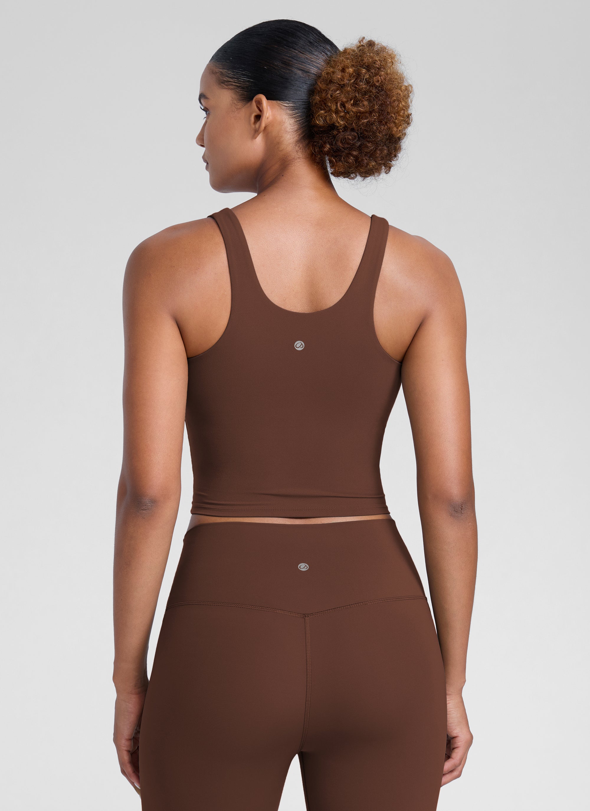 CRZ YOGA Dames Butterlift Racerback U-hals Yoga Tanktop met ingebouwde bh Koffiebruin