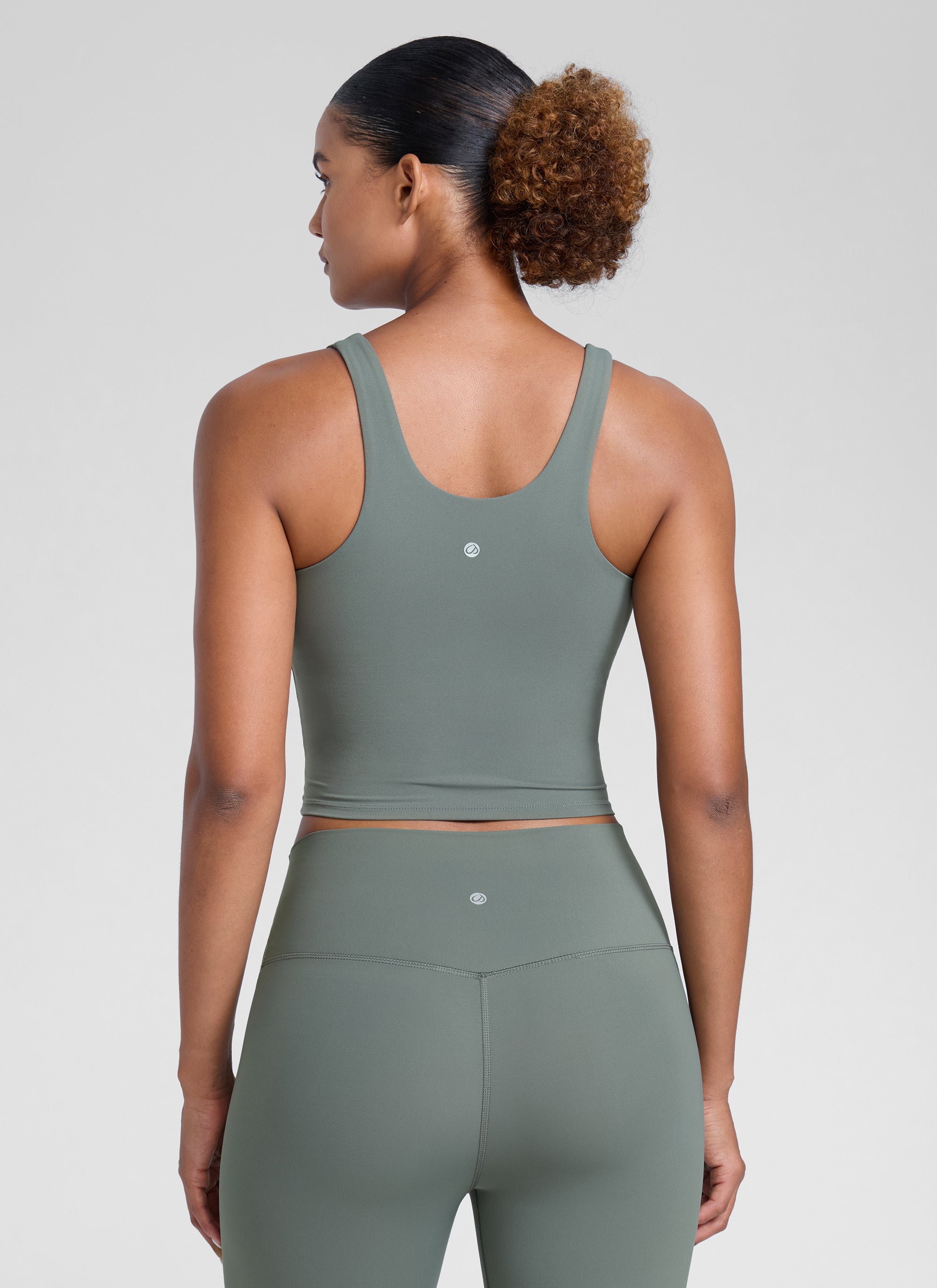CRZ YOGA Dames Butterlift Racerback U-hals Yoga Tanktop met ingebouwde bh Grijze Salie
