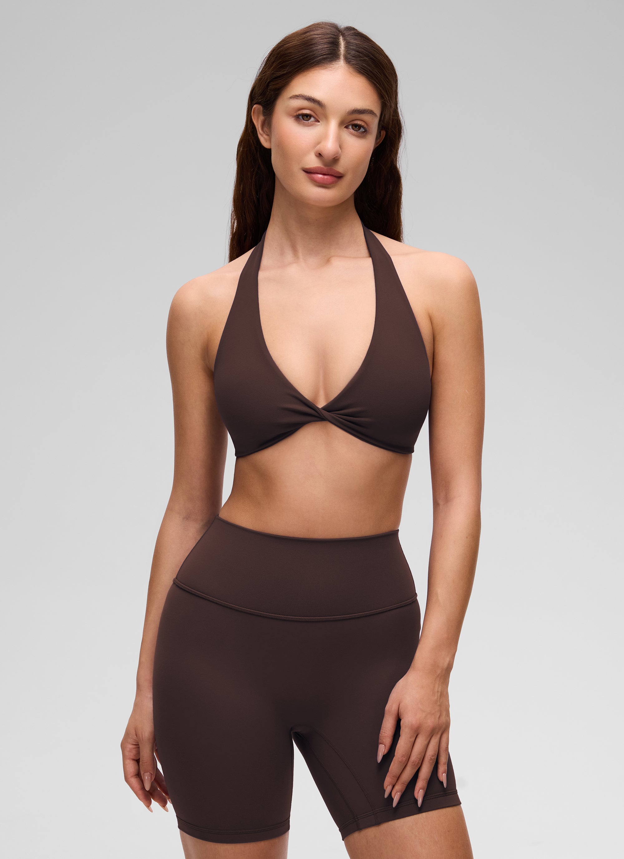CRZ YOGA Damen Butterluxe Yoga V-Ausschnitt Crop Sport-BH mit doppelter Fütterung Hot Fudge Brown