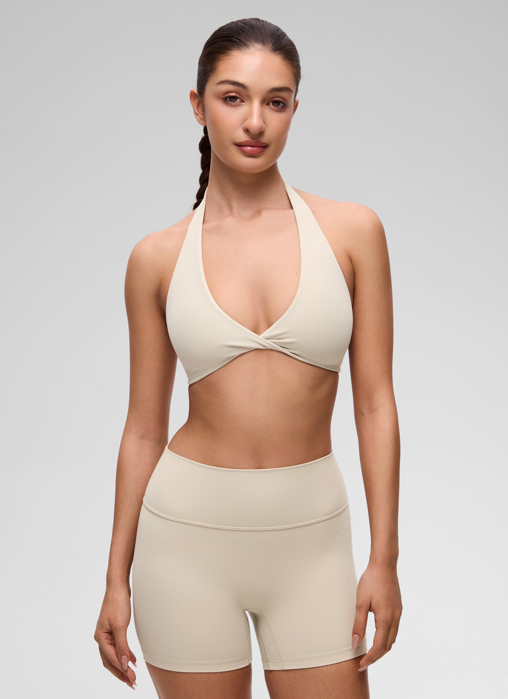 CRZ YOGA Damen Butterluxe Yoga V-Ausschnitt Crop Zweilagiger Sport-BH Mojave Tan