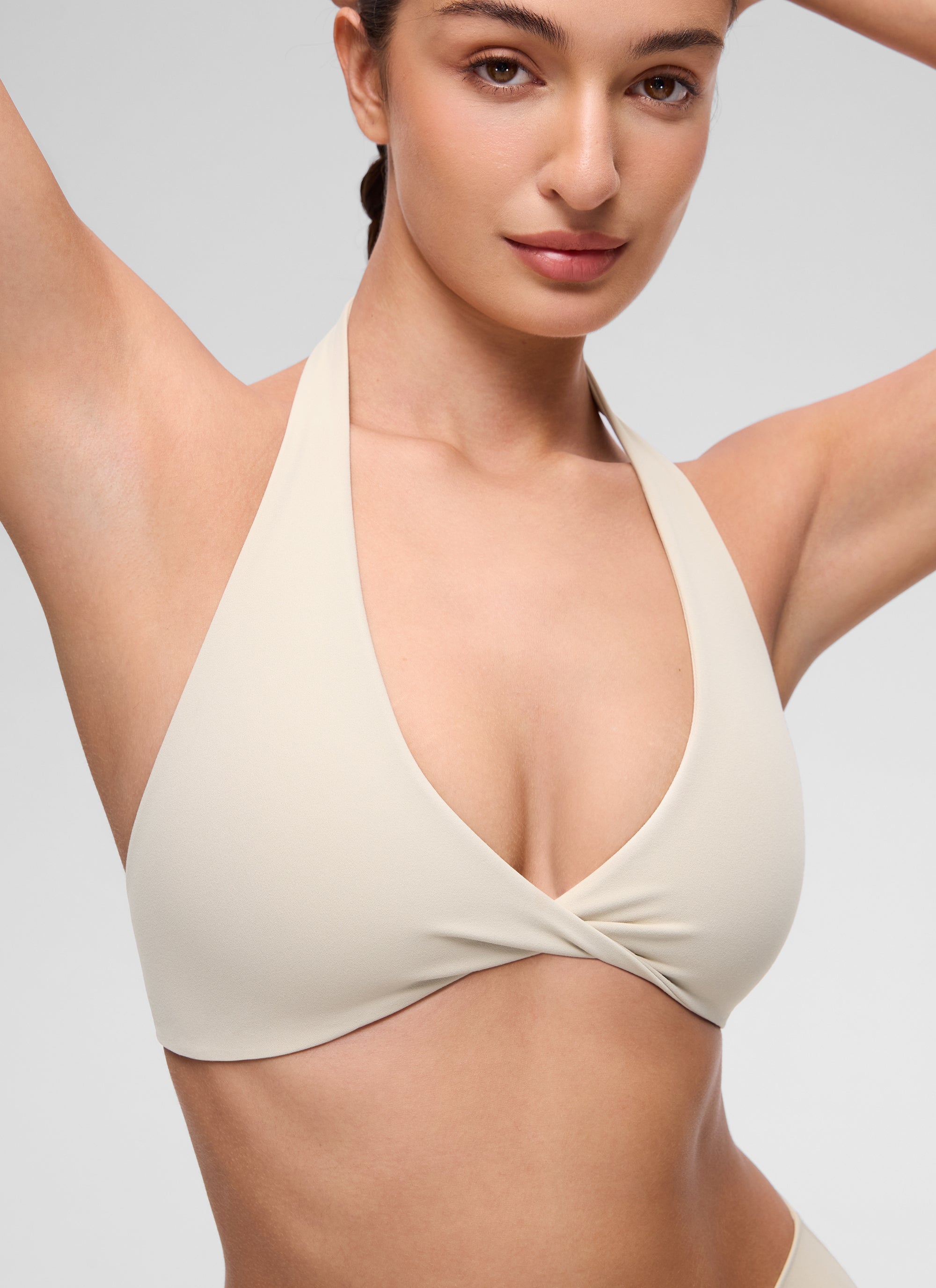 CRZ YOGA Damen Butterluxe Yoga V-Ausschnitt Crop Zweilagiger Sport-BH Mojave Tan
