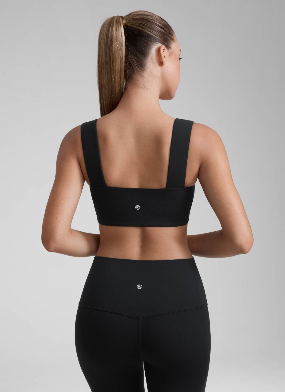 CRZ YOGA Soutien-gorge de sport Butterluxe à encolure carrée, dos ouvert et bretelles larges pour femme Noir