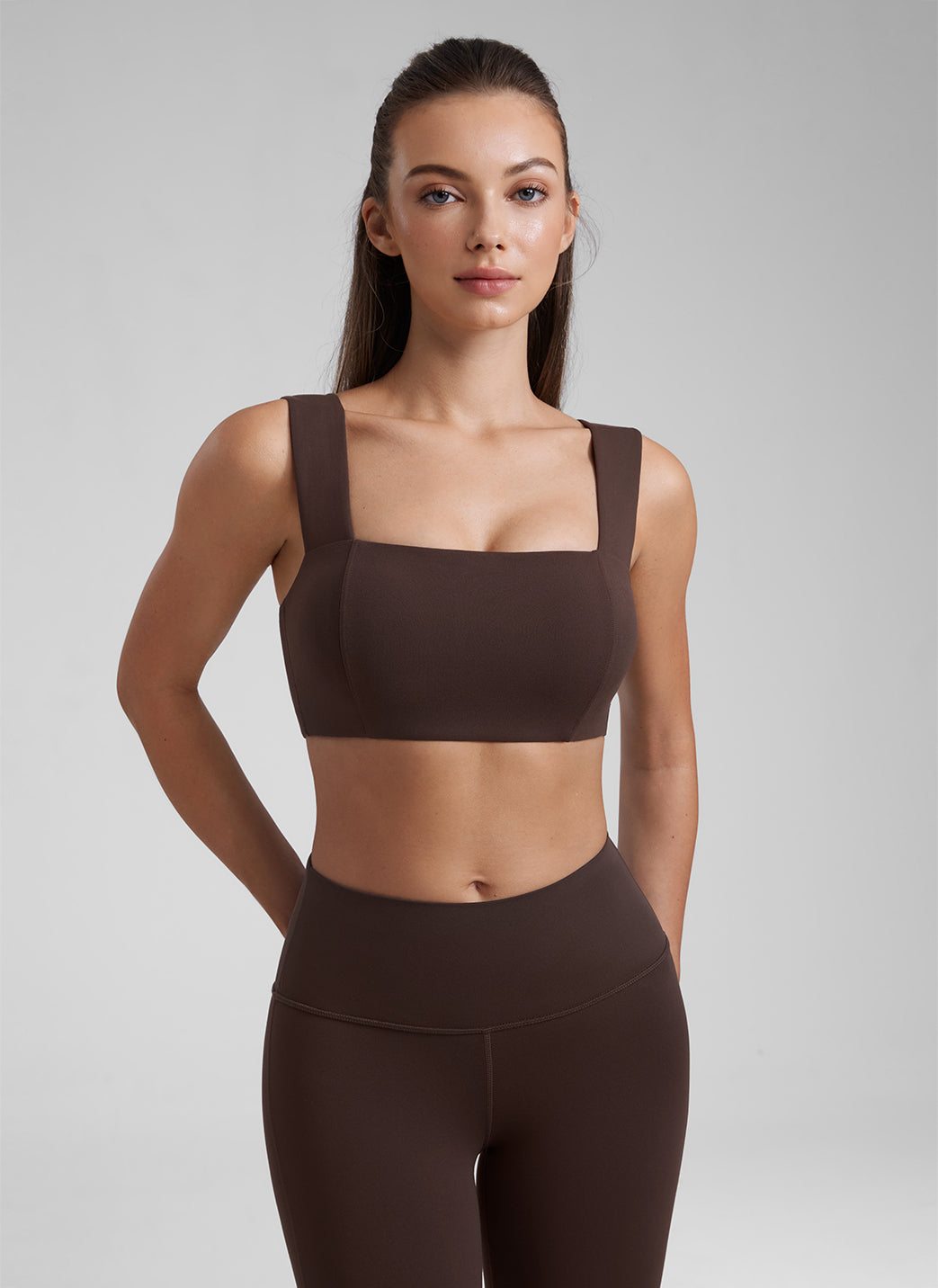 CRZ YOGA Butterluxe Brassières de sport pour femme à col carré, dos ouvert et bretelles larges, Hot Fudge Marron