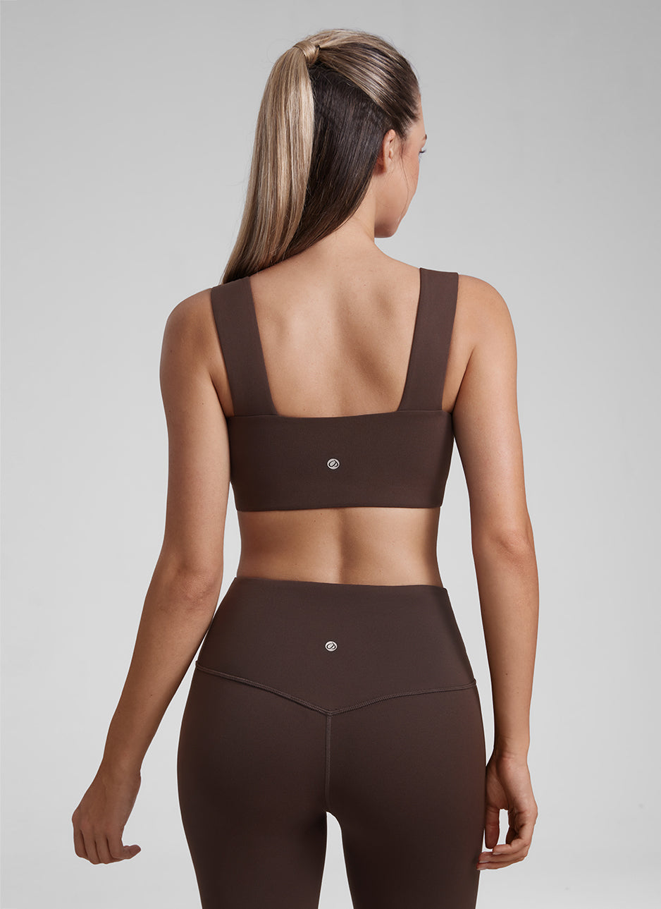 CRZ YOGA Butterluxe Brassières de sport pour femme à col carré, dos ouvert et bretelles larges, Hot Fudge Marron