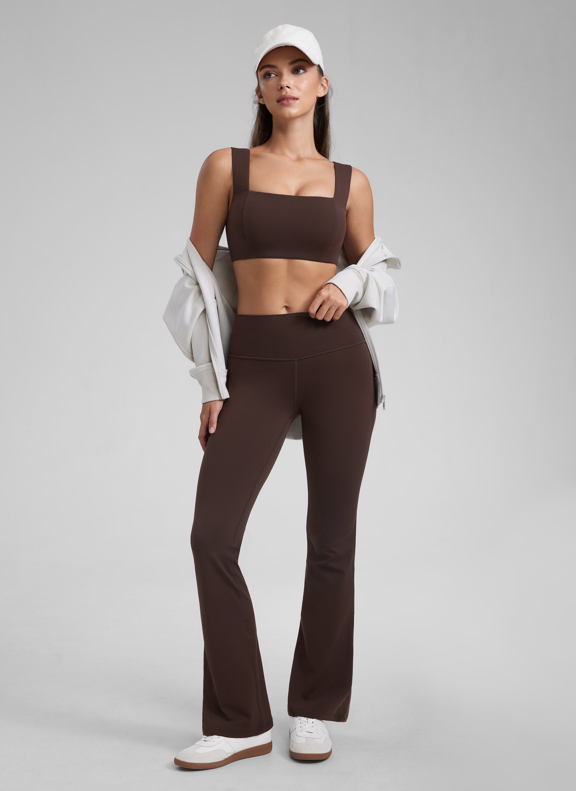 CRZ YOGA Butterluxe Brassières de sport pour femme à col carré, dos ouvert et bretelles larges, Hot Fudge Marron