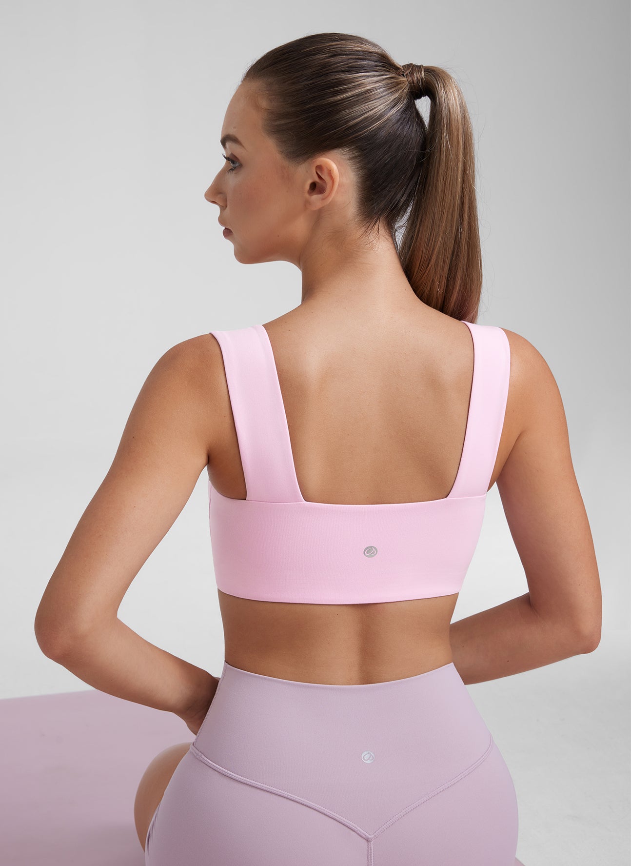 CRZ YOGA Soutien-gorge de sport Butterluxe à encolure carrée, dos ouvert et bretelles larges pour femme Rose Vita