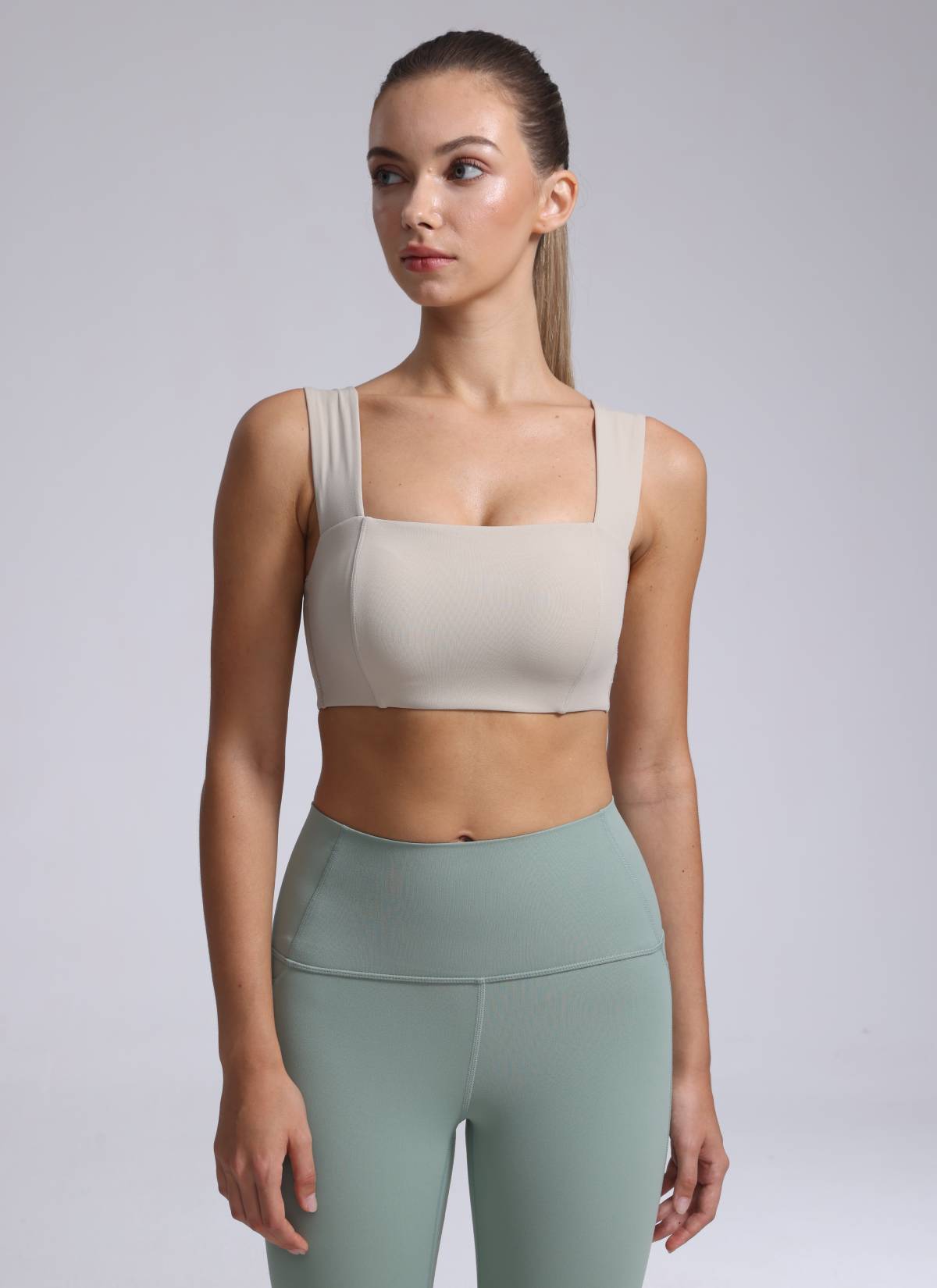 CRZ YOGA Soutien-gorge de sport Butterluxe à encolure carrée, dos ouvert et bretelles larges pour femme Beige Mojave