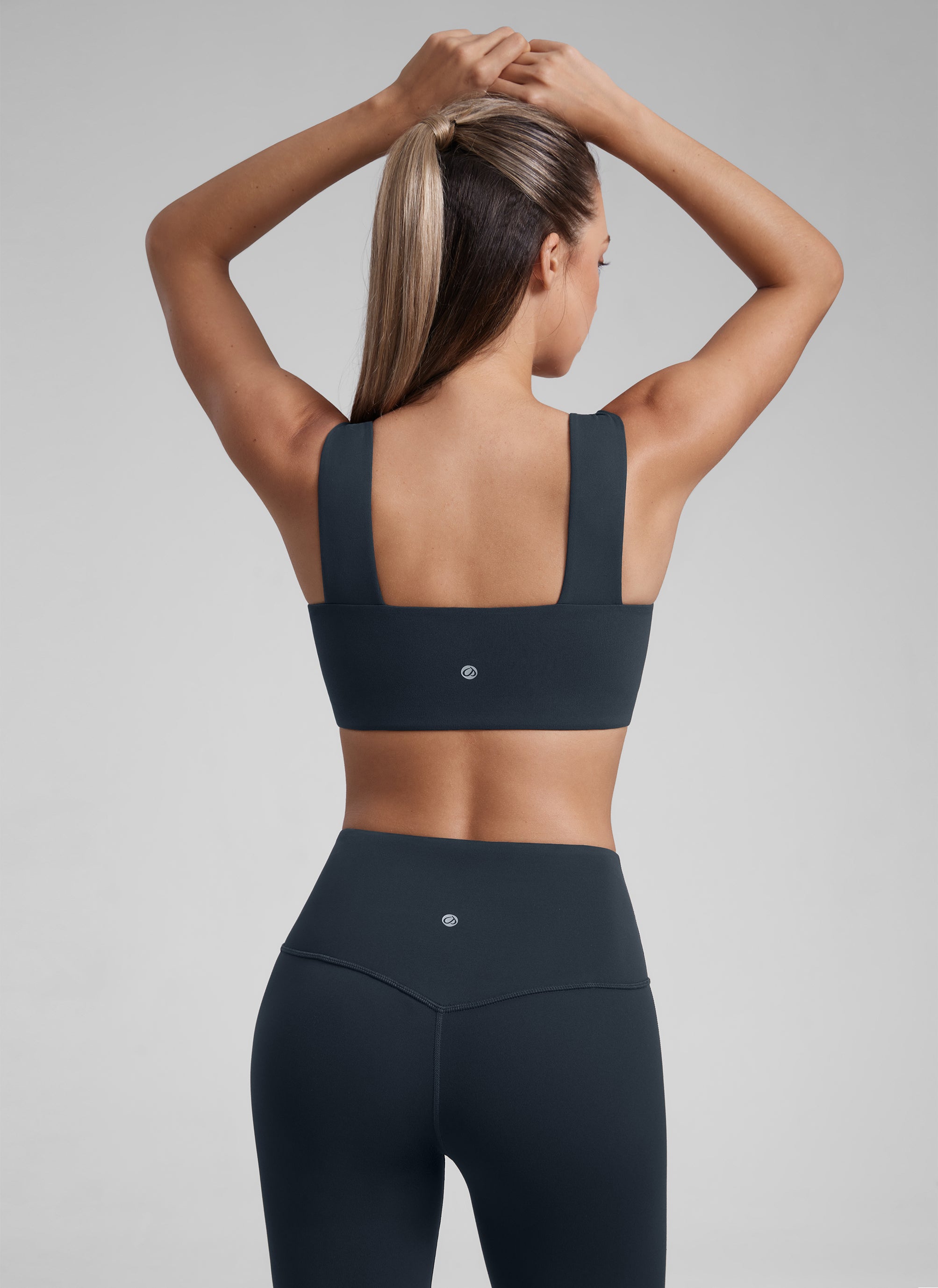 CRZ YOGA Soutien-gorge de sport Butterluxe à encolure carrée, dos ouvert et bretelles larges pour femme Bleu Marine