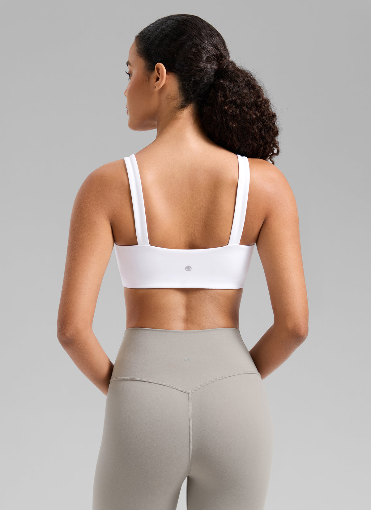 CRZ YOGA Dame Butterlift Trenings-Sports-BH med Firkantet Utringning og Innebygd BH Hvit @model_info:Gabi