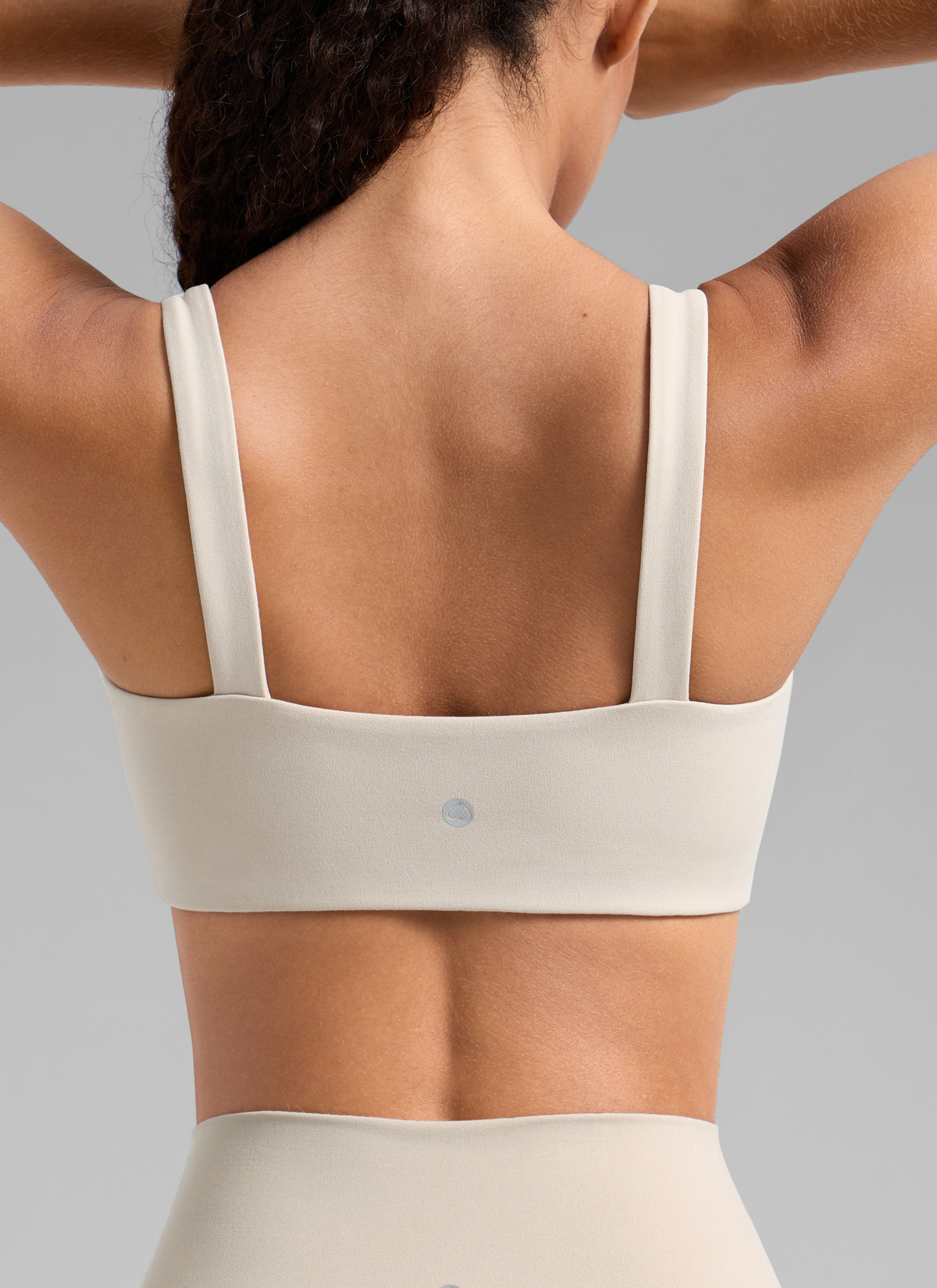 CRZ YOGA Dame Butterlift Trenings-BH med Firkantet Hals og Innebygd Sports-BH Mojave Tan @model_info:Gabi