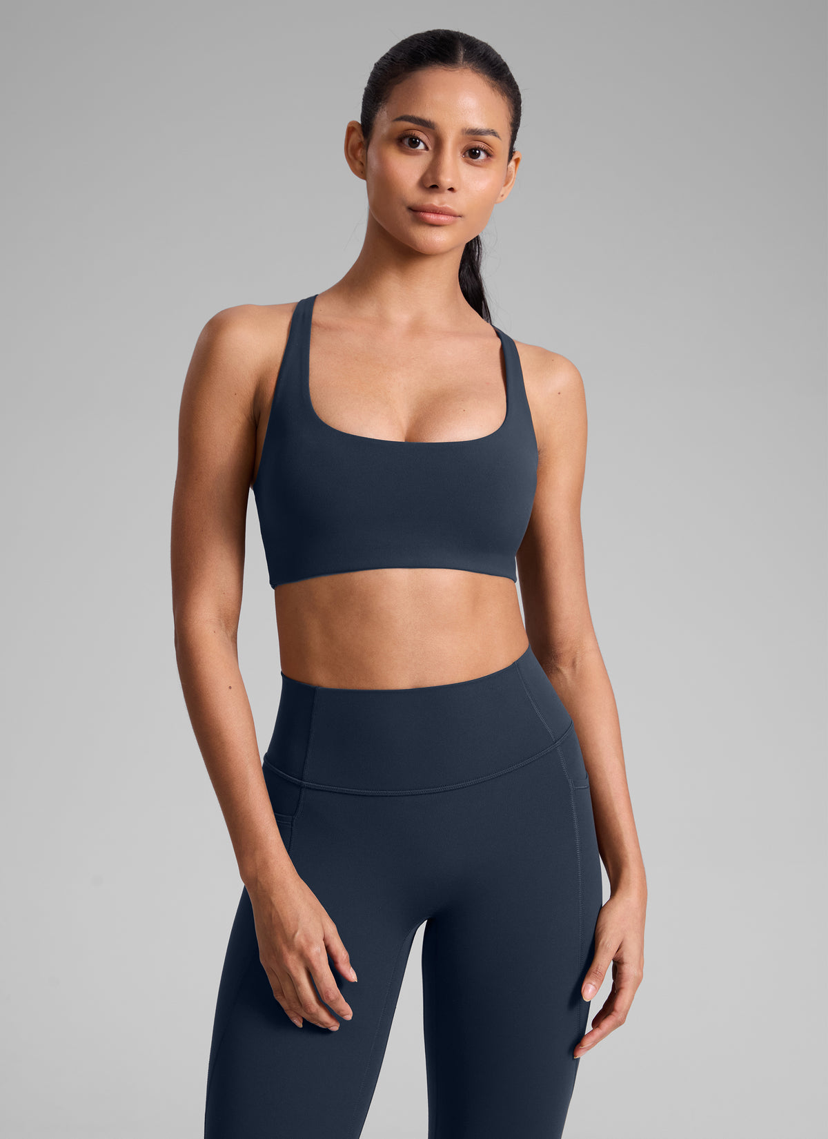 CRZ YOGA Reggiseno sportivo da allenamento da donna con spalline incrociate e imbottitura integrata " Butterlift ", colore Twilight Blue @model_info:Angelly