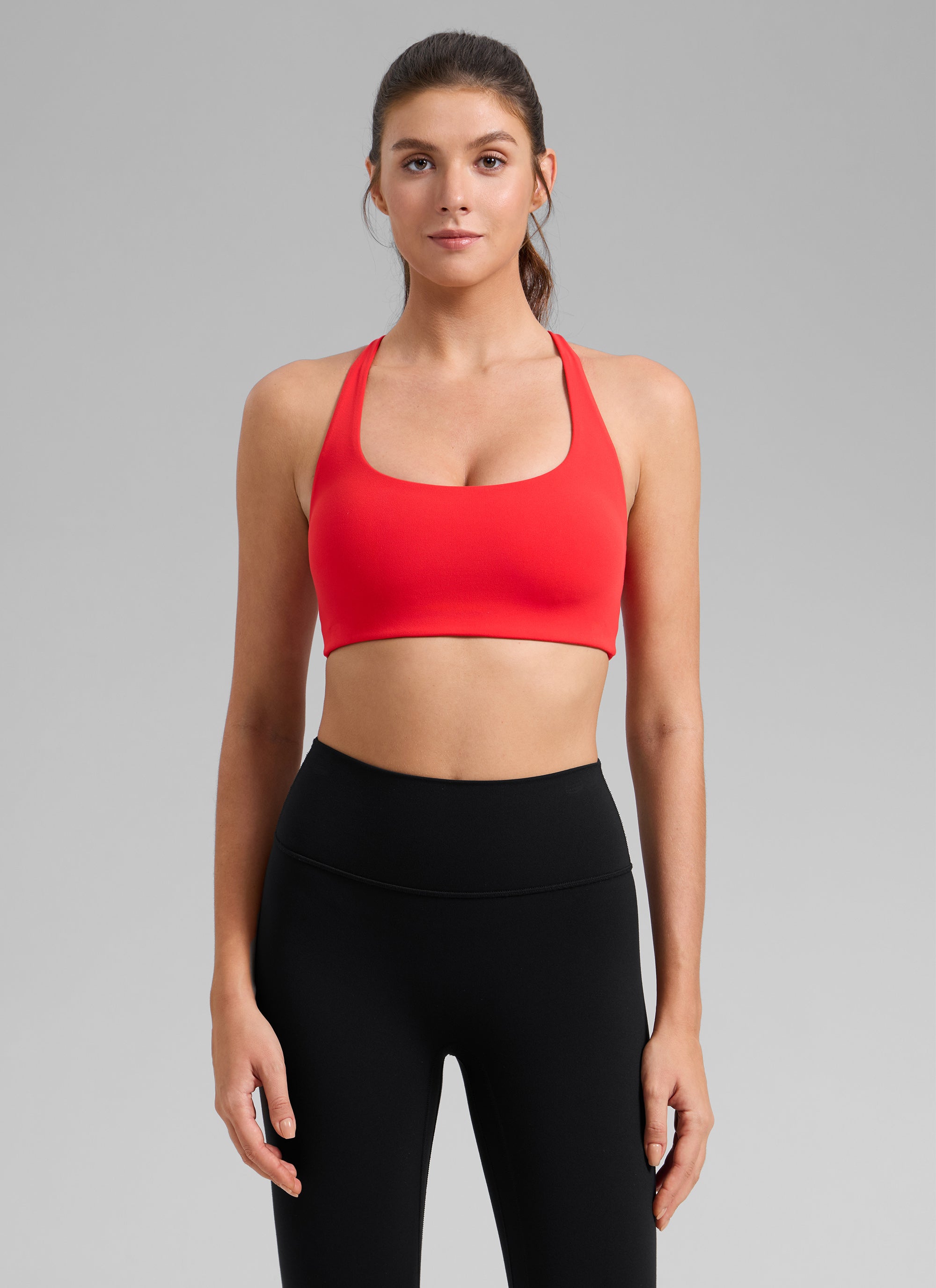 CRZ YOGA Reggiseno sportivo da allenamento da donna " Butterlift " con spalline incrociate e reggiseno integrato, colore rosso intenso @model_info:Gelya