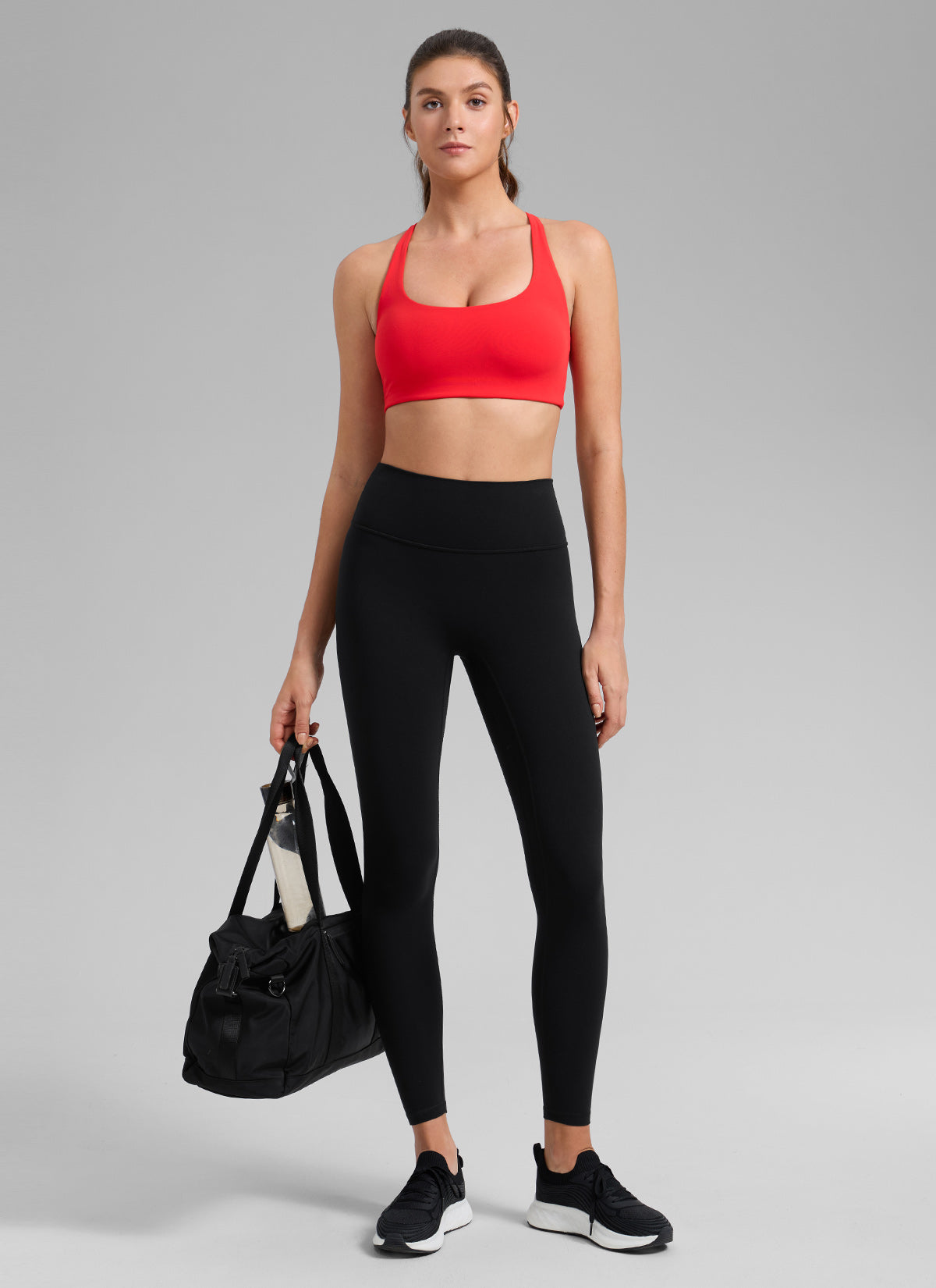 CRZ YOGA Reggiseno sportivo da allenamento da donna " Butterlift " con spalline incrociate e reggiseno integrato, colore rosso intenso @model_info:Gelya