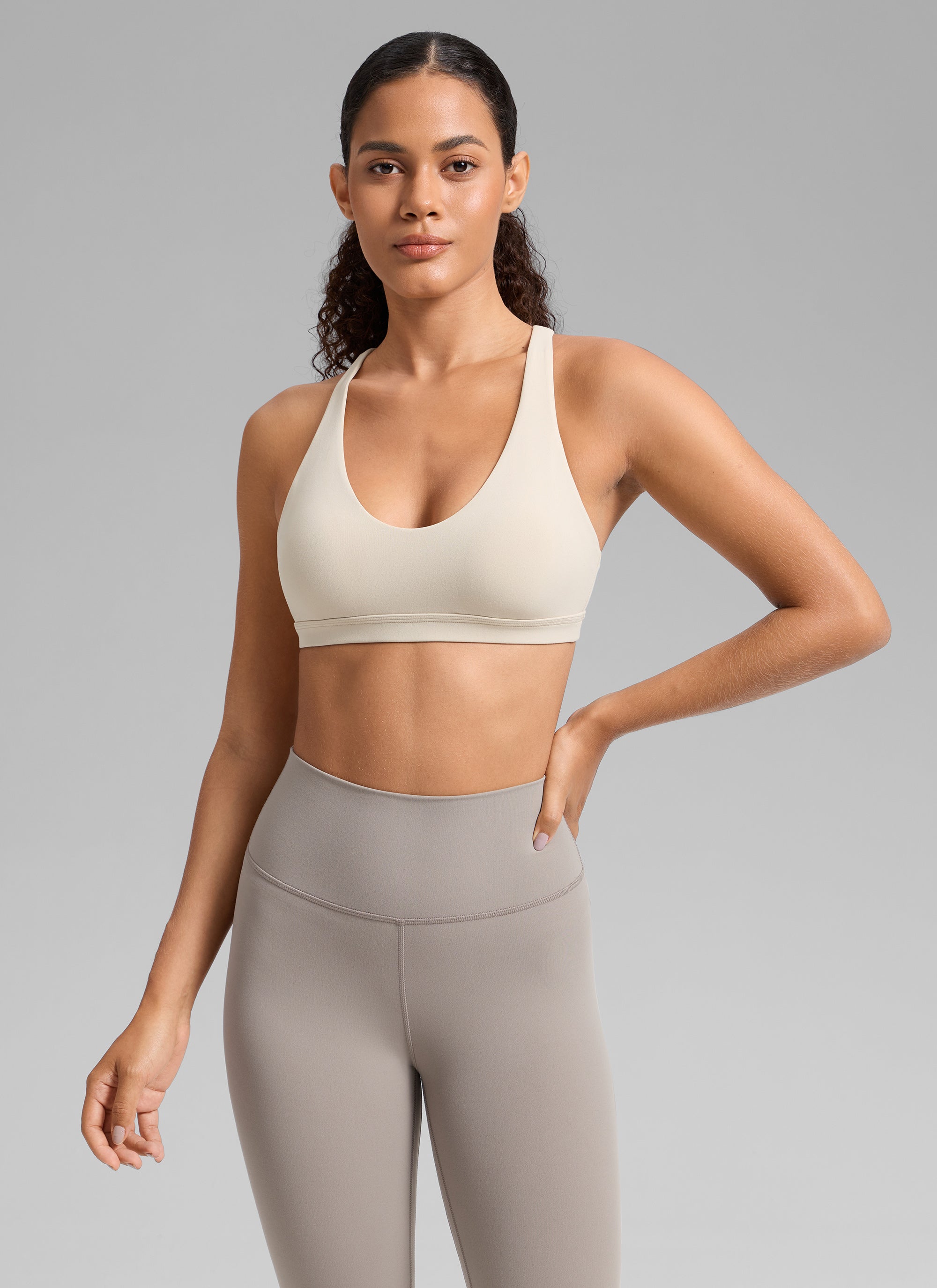 CRZ YOGA Sujetador Deportivo de Entrenamiento Butterlift con Cuello en U y Espalda Cruzada Mojave Tan para Mujer