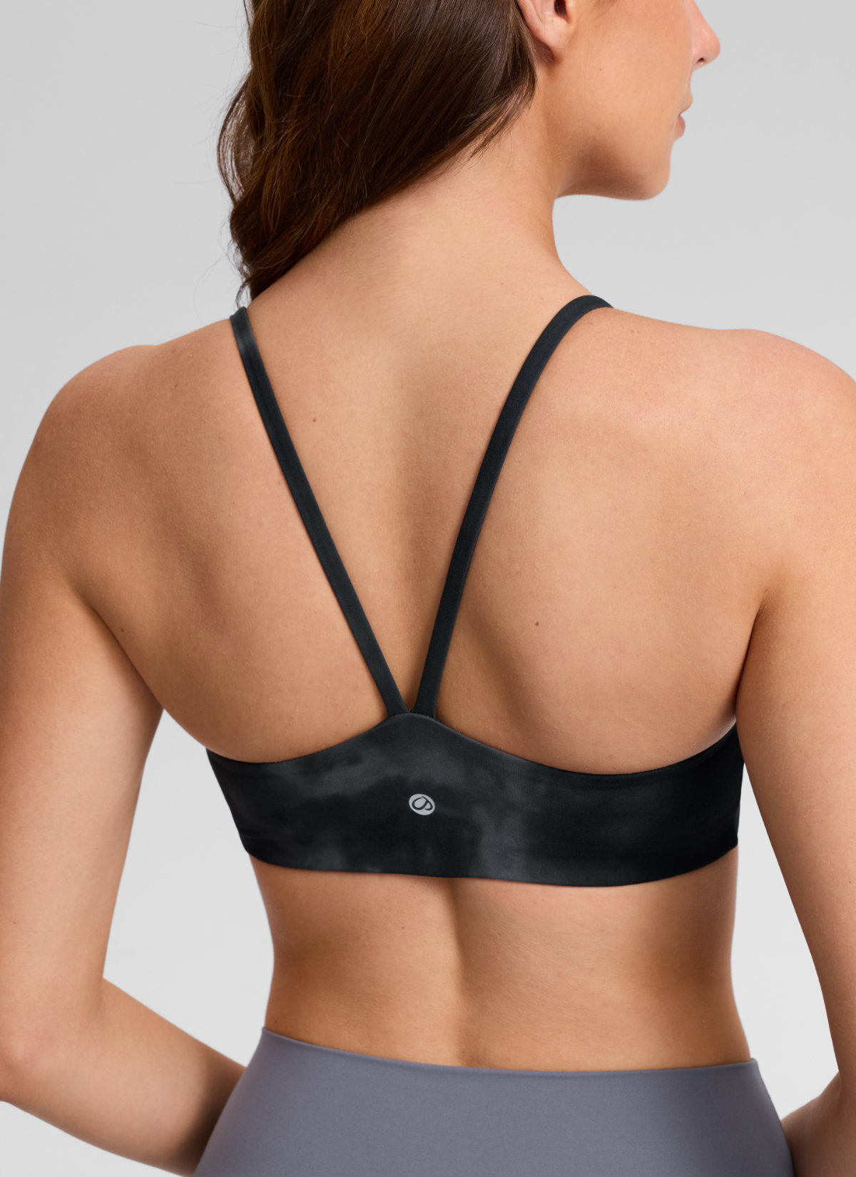 CRZ YOGA Dames Butterlift® Yoga Sportbeha met V-rug en Dubbele Voering, Grijze Tie Dye Bloemen