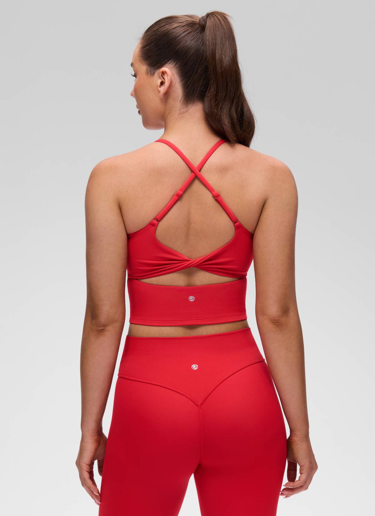 CRZ YOGA Damen- Butterluxe -Tanktop mit U-Ausschnitt, gedrehtem Rücken und integriertem BH, Farbe: Aurora-Rot