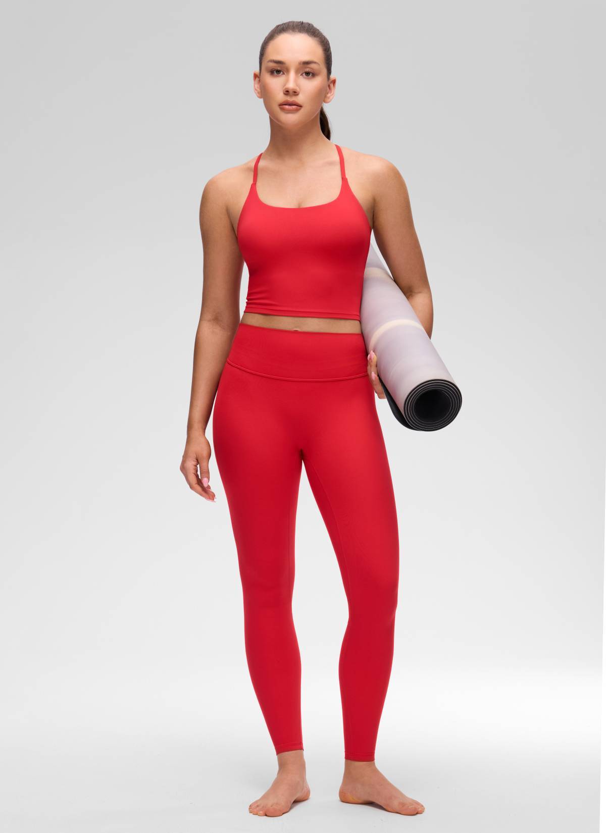 CRZ YOGA Damen- Butterluxe -Tanktop mit U-Ausschnitt, gedrehtem Rücken und integriertem BH, Farbe: Aurora-Rot