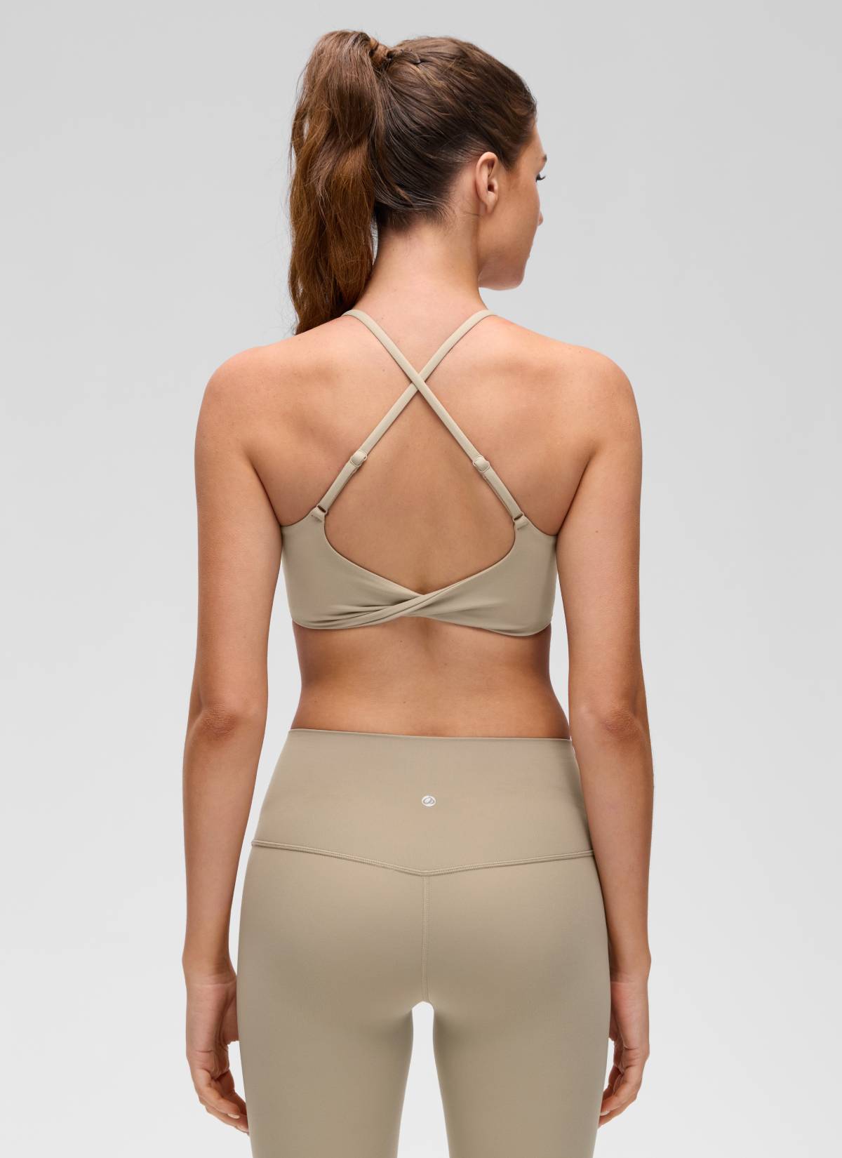 CRZ YOGA – Sutien sport pentru femei Butterluxe, cu decolteu rotund, model răsucit la spate, culoare Oak