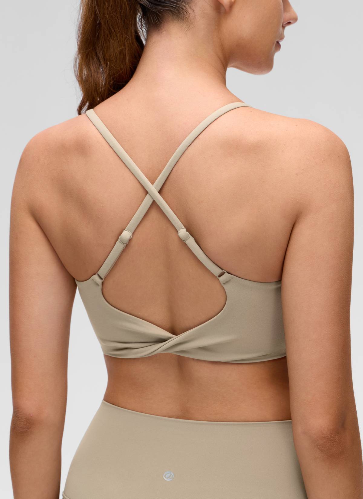 CRZ YOGA – Sutien sport pentru femei Butterluxe, cu decolteu rotund, model răsucit la spate, culoare Oak