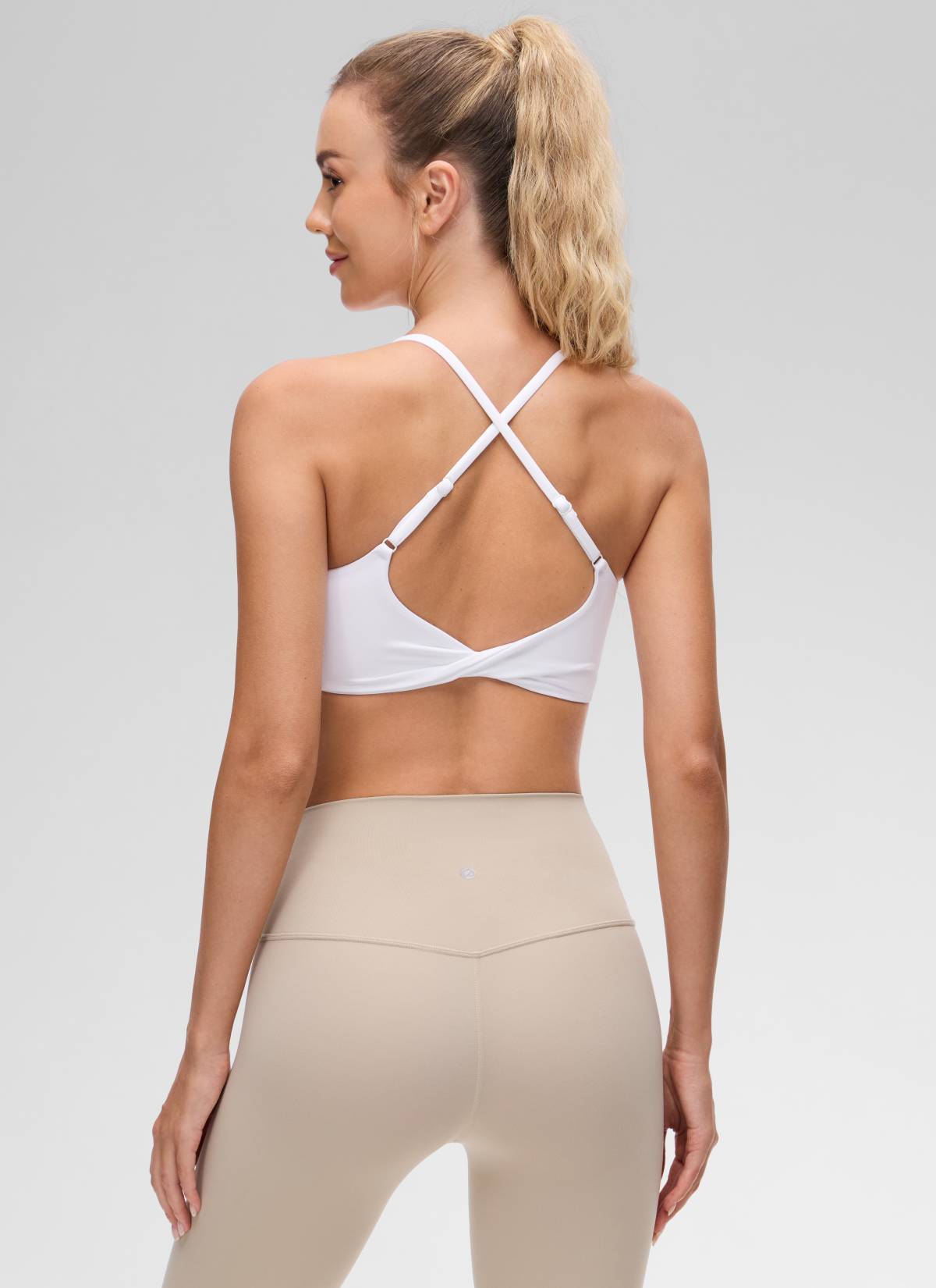 CRZ YOGA Damen Butterluxe Yoga Sport-BH mit U-Ausschnitt und verdrehtem Kreuzerücken Weiß