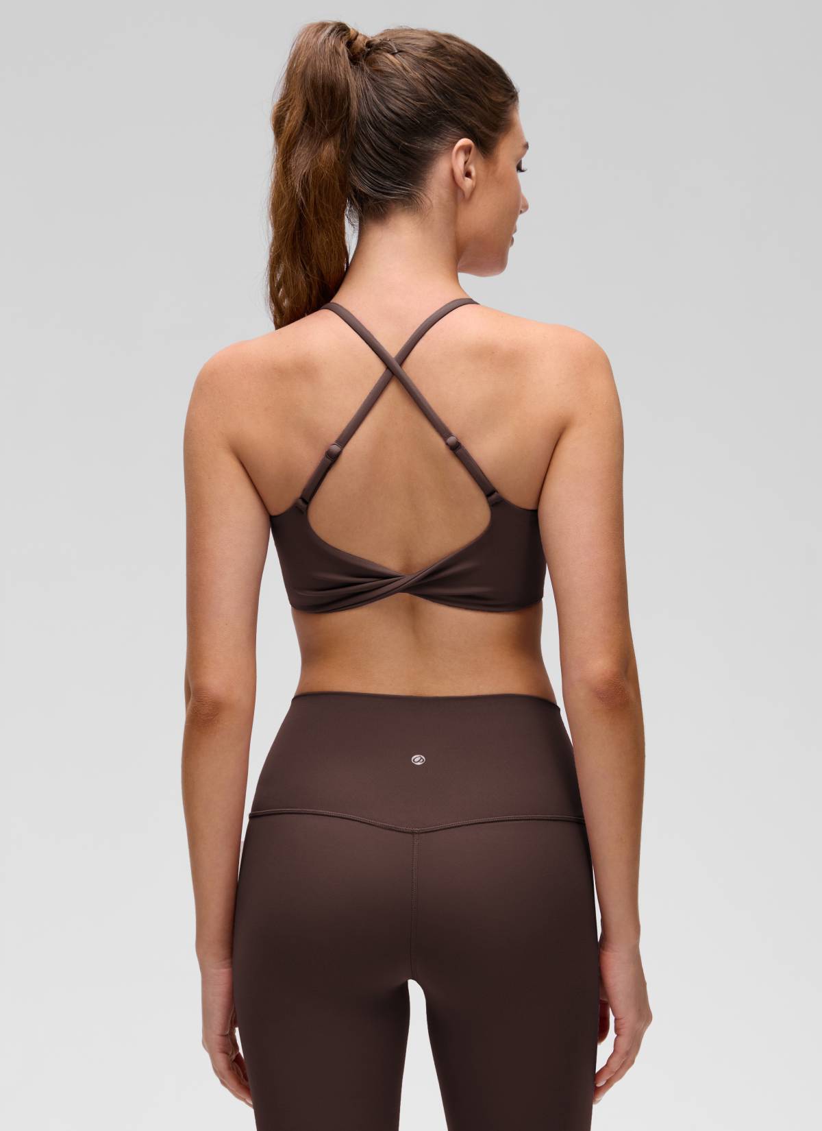 CRZ YOGA Damen Butterluxe Yoga Sport-BH mit U-Ausschnitt und verdrehtem Kreuzerücken Mittelbraun