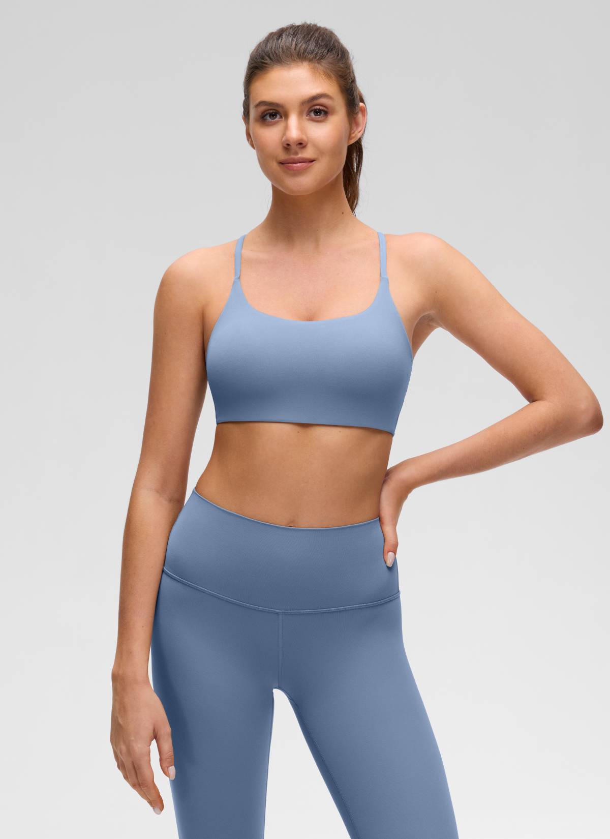 CRZ YOGA Damen Butterluxe Yoga Sport-BH mit U-Ausschnitt und verdrehtem Kreuzerücken Washed Denim
