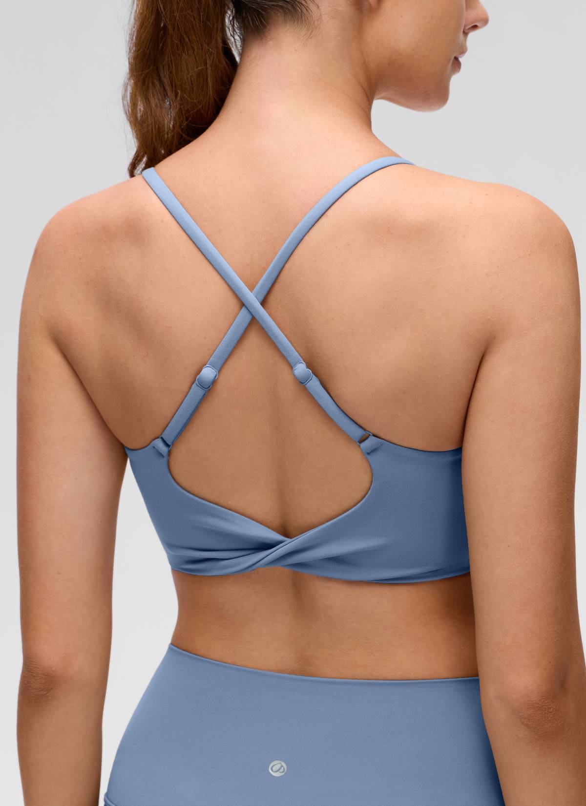CRZ YOGA Damen Butterluxe Yoga Sport-BH mit U-Ausschnitt und verdrehtem Kreuzerücken Washed Denim