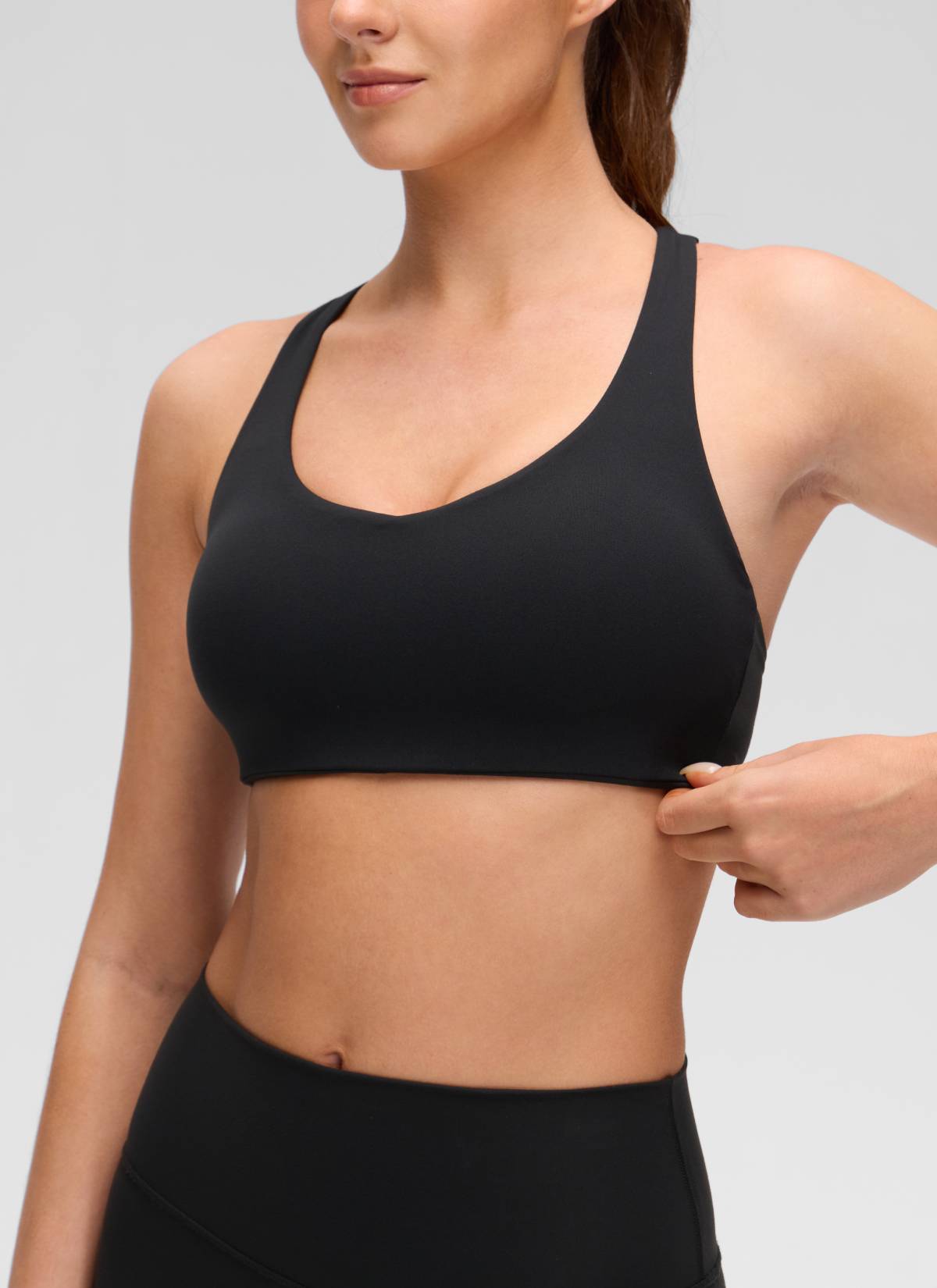 Soutien-gorge de sport de yoga Butterluxe à col en V et dos à brides CRZ YOGA pour femme Noir
