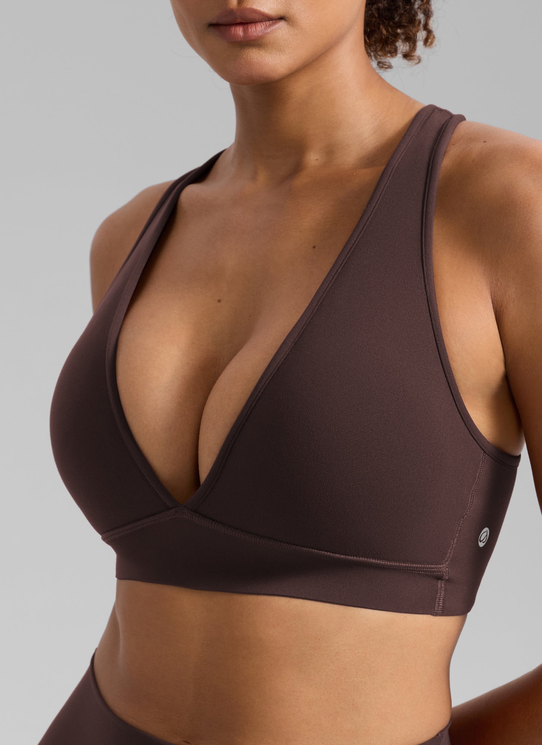 Sujetador deportivo Butterlift® de entrenamiento CRZ YOGA para mujer, con cuello en V profundo y espalda cruzada, color Marrón chocolate
