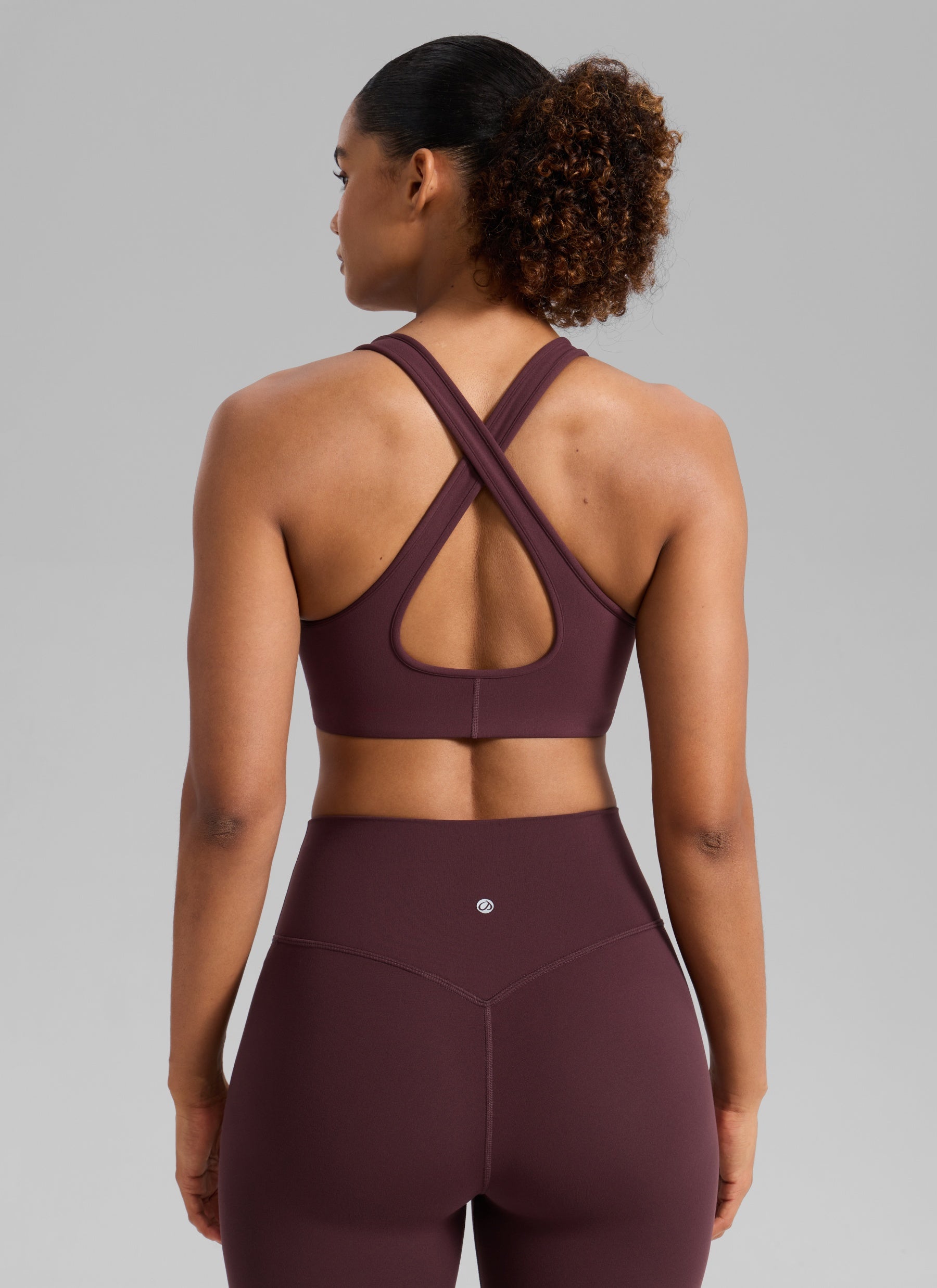 CRZ YOGA para Mujer, Sujetador Deportivo Butterlift® de Entrenamiento con Escote en V Profundo y Espalda Cruzada, Ciruela Madura