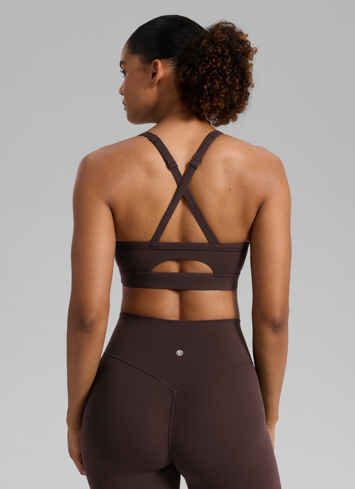 CRZ YOGA Women's Butterlift Yoga U Neck Cross Back Keyhole Sports Bra Hot Fudge Brown @model_info:Barbara