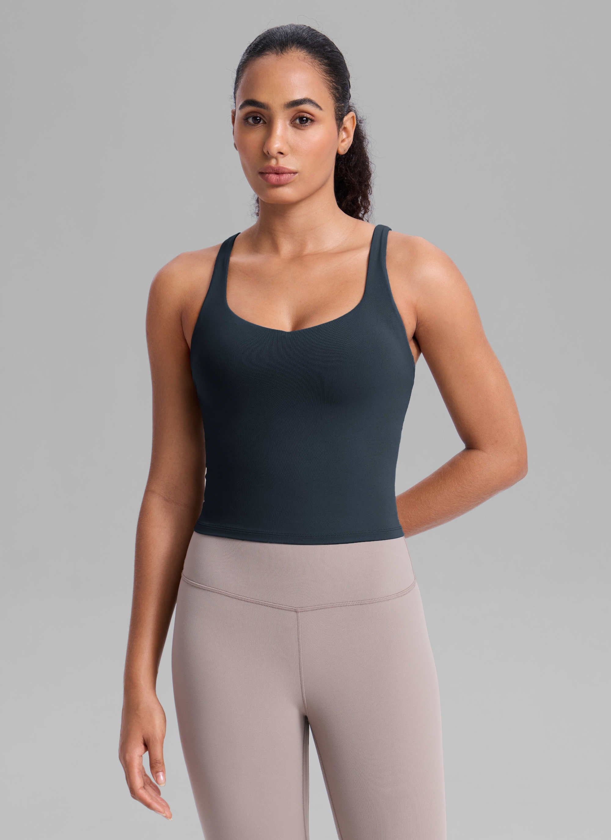 CRZ YOGA Dames Butterlift Workout V-hals Racerback Tanktop met ingebouwde bh True Navy