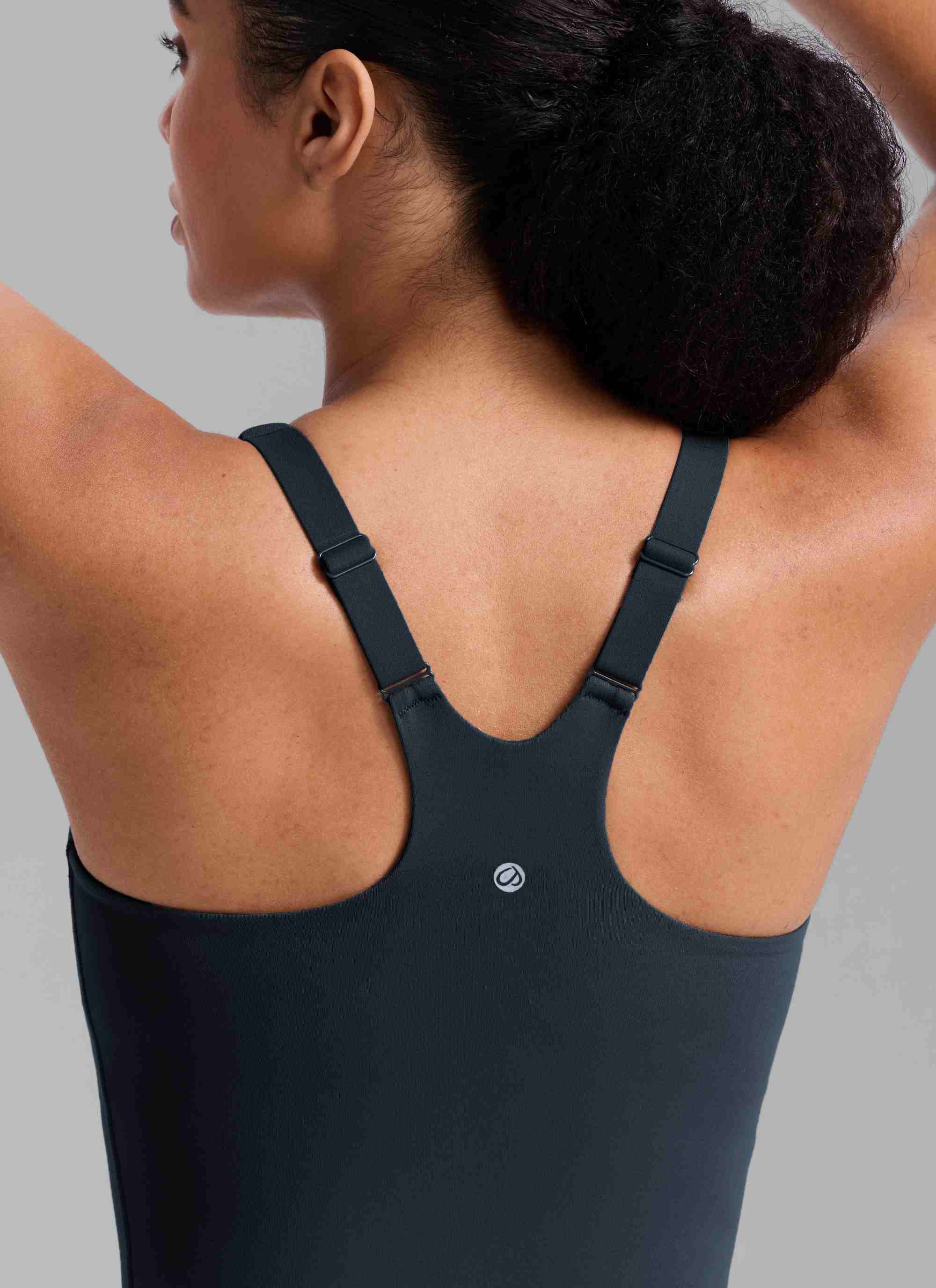 CRZ YOGA Dames Butterlift Workout V-hals Racerback Tanktop met ingebouwde bh True Navy