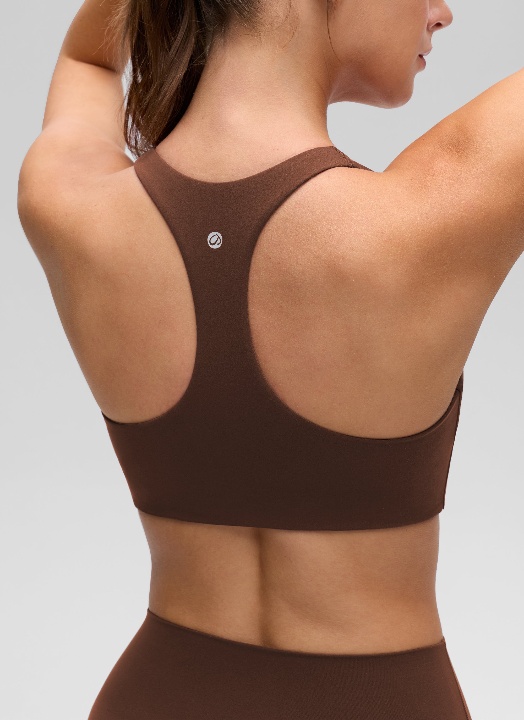 CRZ YOGA Naisten Butterluxe Jooga V-aukko RacerBack Sisäänrakennettu Urheiluliivi Lava Brown @model_info:Gelya