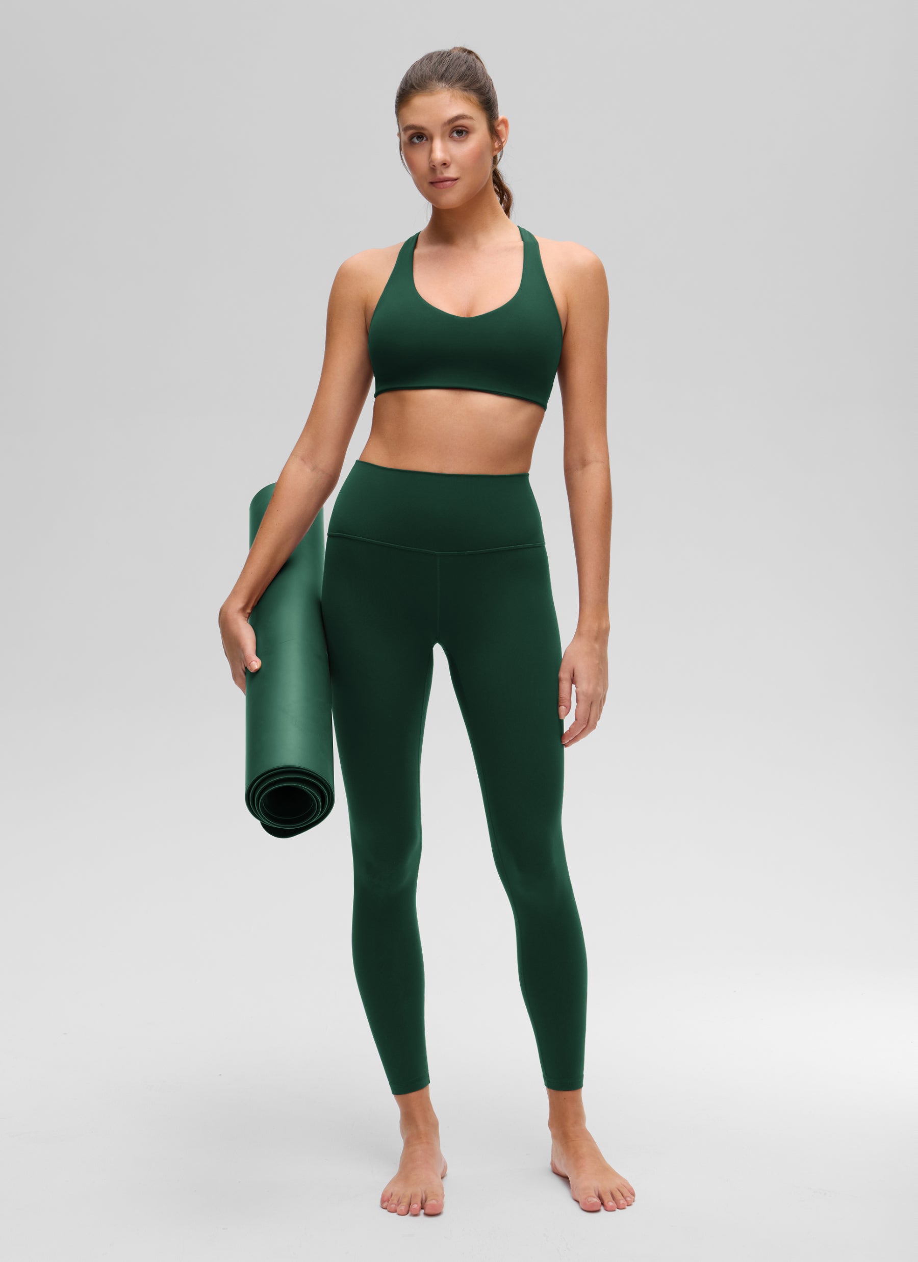 CRZ YOGA moteriška Butterluxe joga V formos iškirpte Racerback sportinė liemenėlė su įsiūtu kaušeliu, „Legend Green“