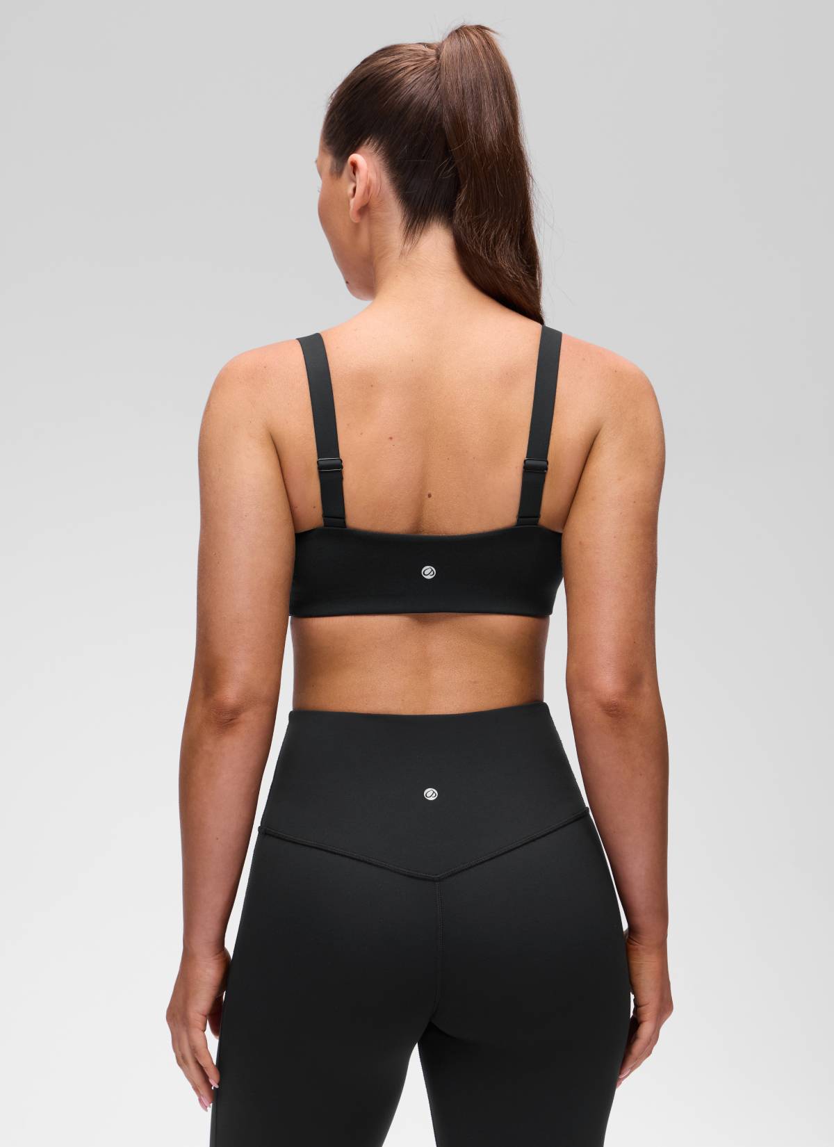 CRZ YOGA Women's Butterluxe Yoga U Neck Square Back Sports Bra Black @model_info:Brooklym