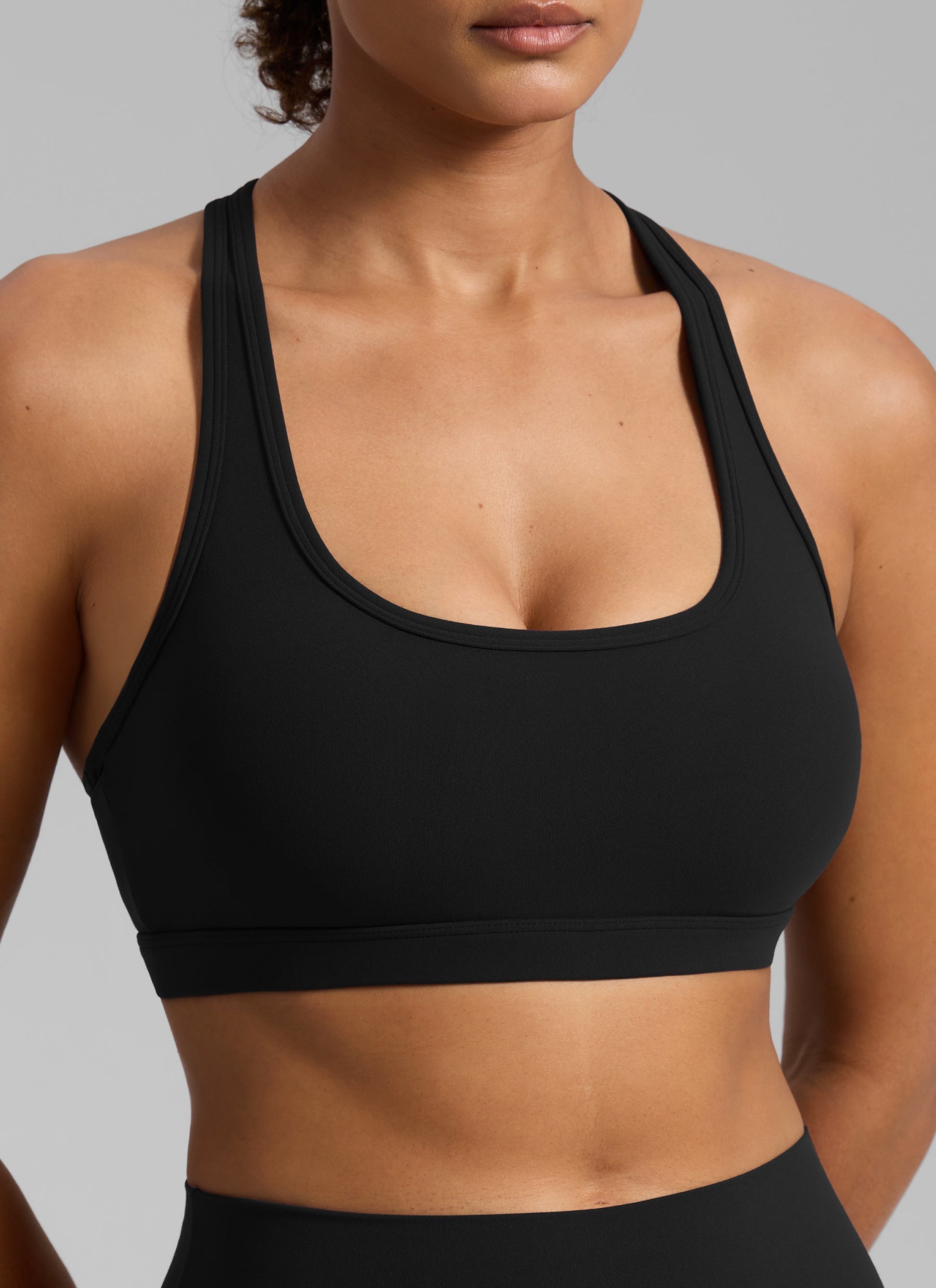 CRZ YOGA Women's Butterlift Yoga U Neck Racerback Keyhole Sports Bra Black @model_info:Barbara