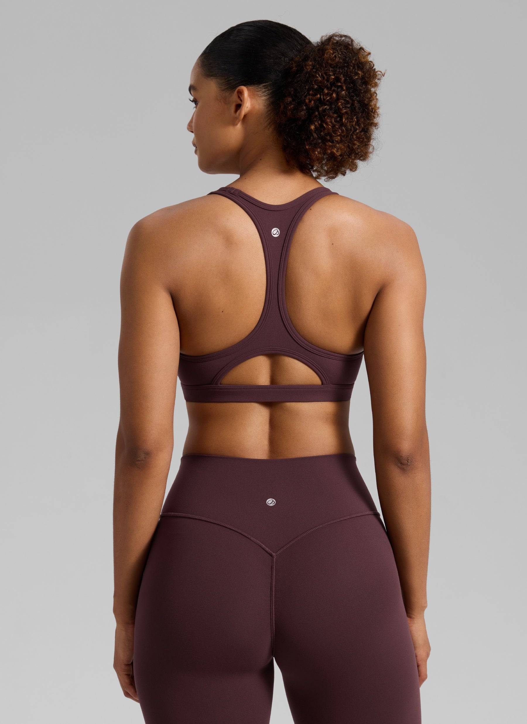 CRZ YOGA para Mujer, Sujetador Deportivo Butterlift de Yoga con Cuello en U, Espalda Deportiva con Abertura, Ciruela Madura