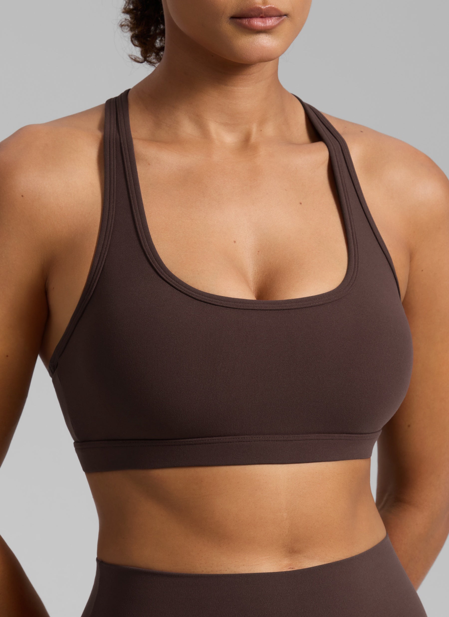 CRZ YOGA Women's Butterlift Yoga U Neck Racerback Keyhole Sports Bra Hot Fudge Brown @model_info:Barbara