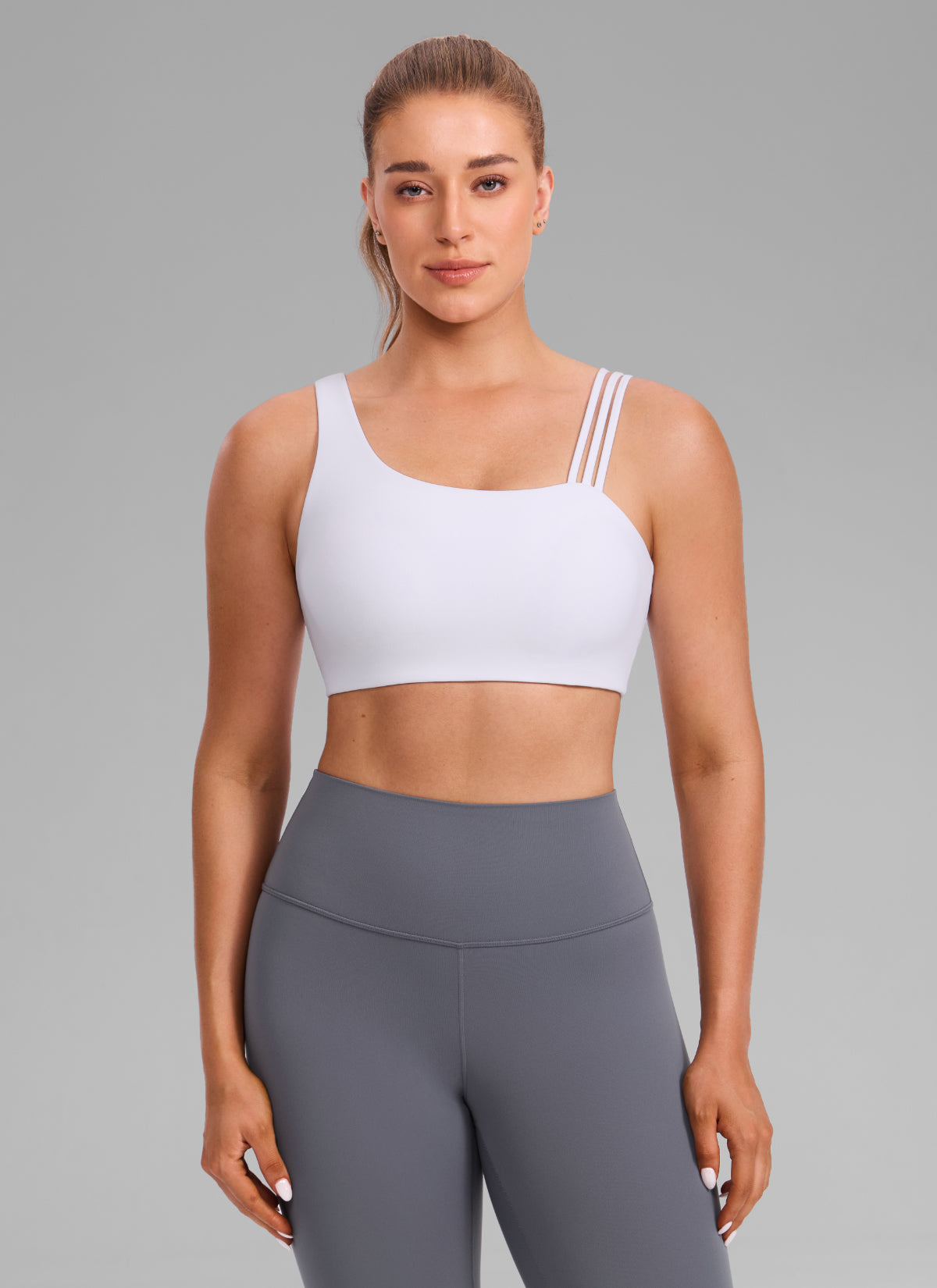 Sujetador deportivo de yoga Butterlift® para mujer, con tirantes asimétricos, sujeción media, blanco @model_info:Julia