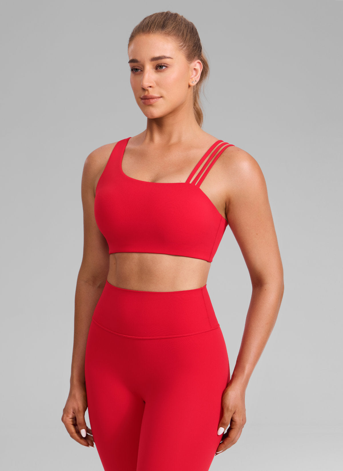 Sujetador deportivo de yoga Butterlift® para mujer, con tirantes asimétricos y sujeción media, color rojo Aurora @model_info:Julia