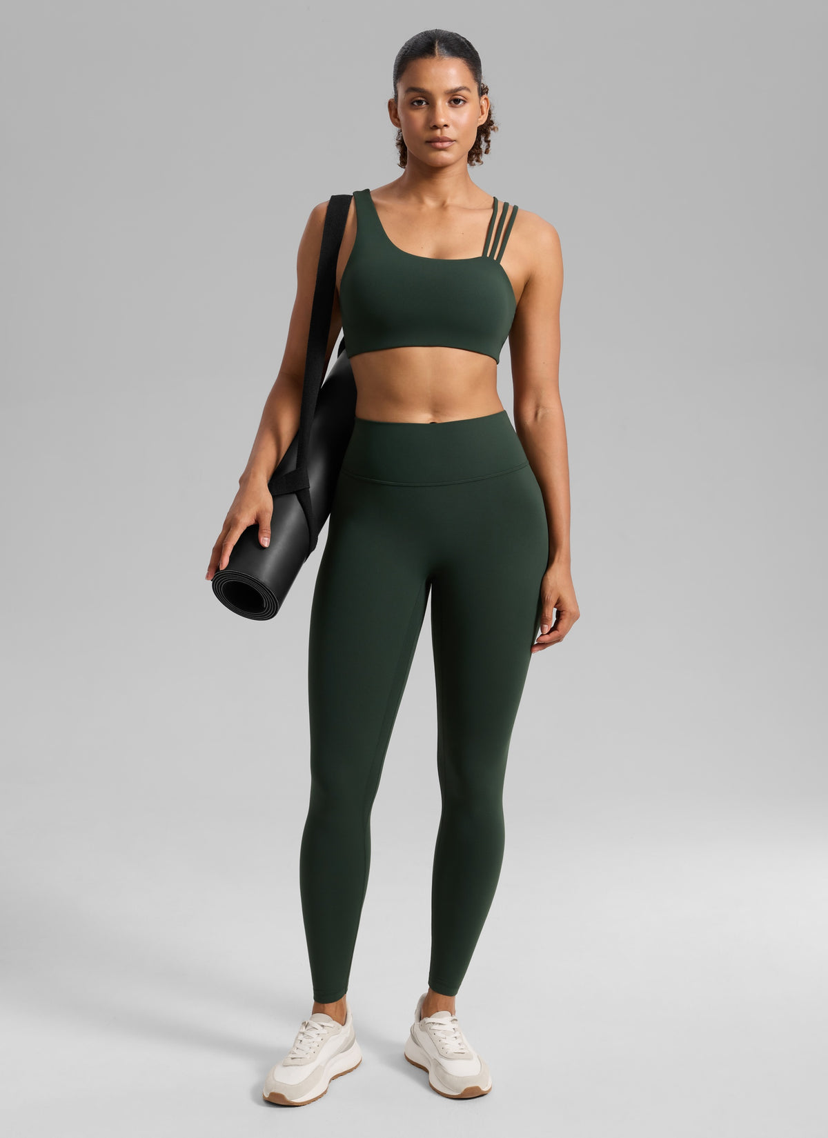 Naisten Butterlift® Yoga Asymmetric Straps -urheiluliivit, keskivahva tuki, Legend Green @model_info:Barbara