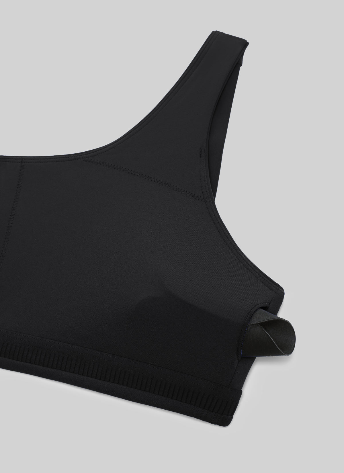 Butterlift® női jóga sportmelltartó aszimmetrikus pántokkal, közepes tartással, fekete
