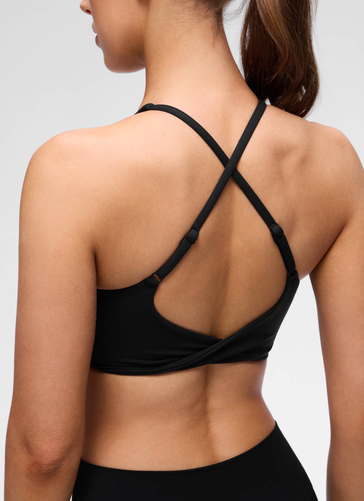 CRZ YOGA Damen Butterluxe Yoga V-Ausschnitt Twist Cross Back Sport-BH Schwarz