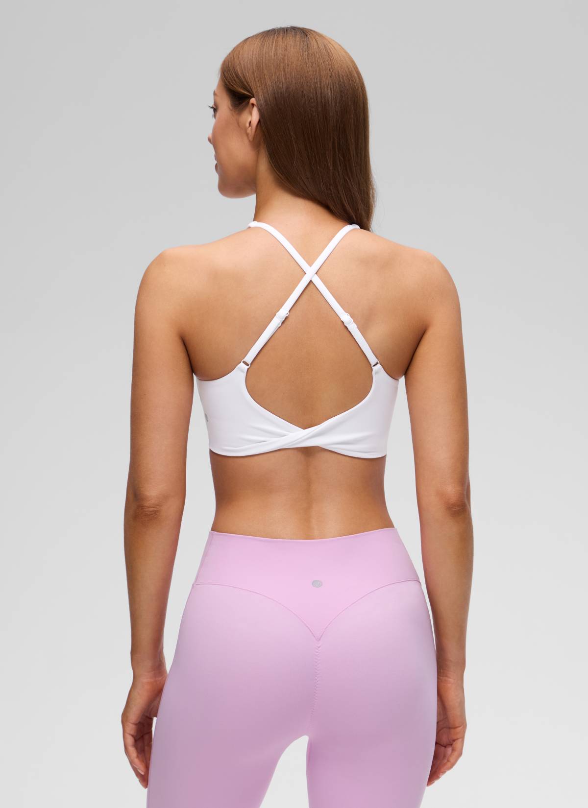 CRZ YOGA Damen Butterluxe Yoga Sport-BH mit V-Ausschnitt, verdrehtem Cross-Back, Weiß
