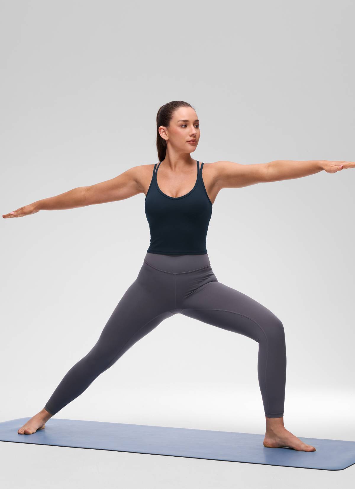 CRZ YOGA Damen- Butterluxe -Yoga-Tanktop mit V-Ausschnitt, gekreuztem Rücken und integriertem BH, True Navy