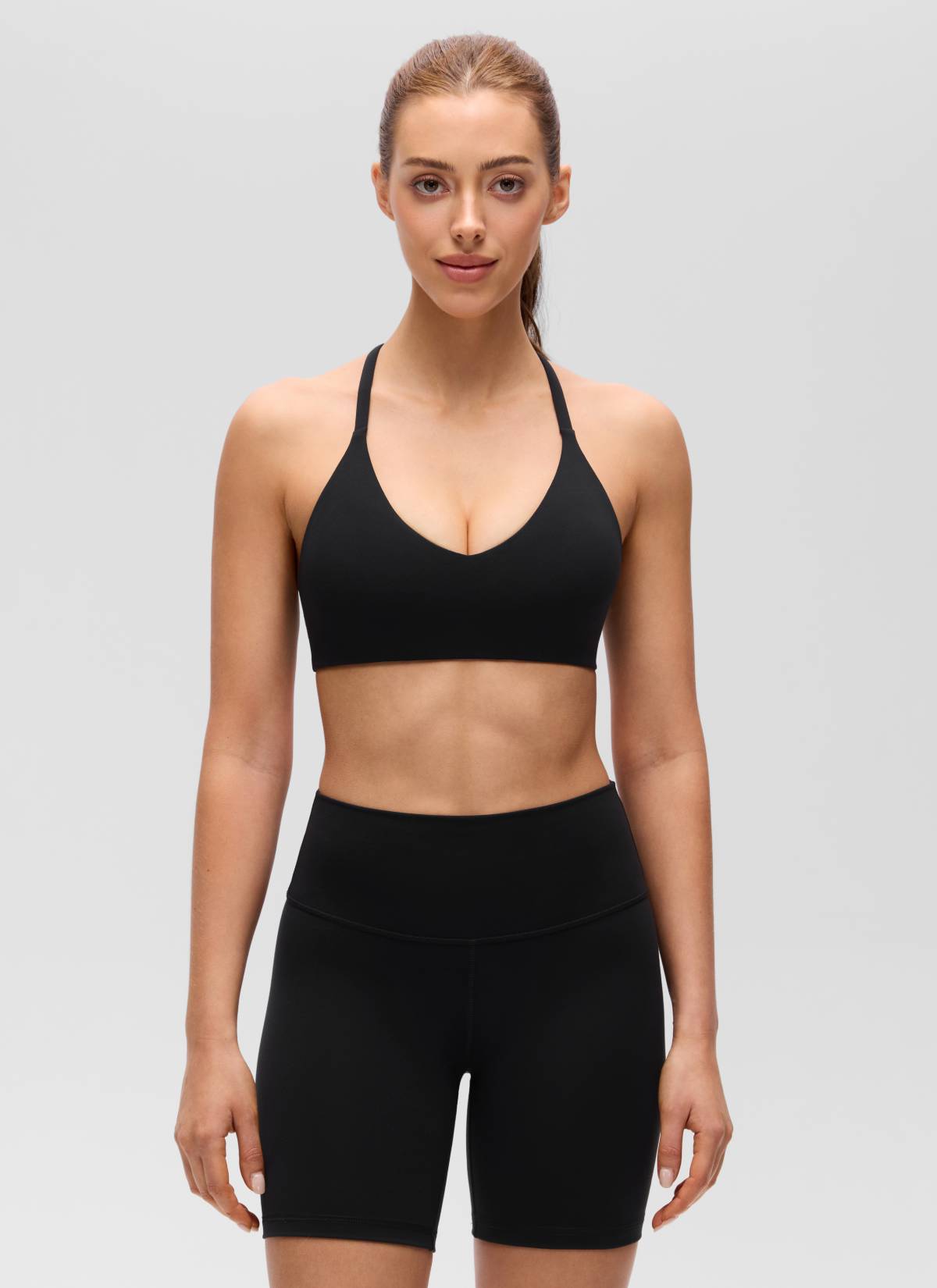 Damski biustonosz sportowy CRZ YOGA Butterluxe z dekoltem w serek, cienkimi ramiączkami i tyłem bokserką, kolor czarny